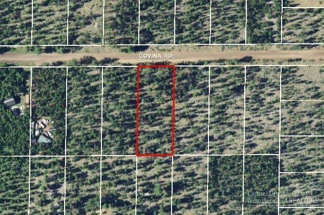 Bare Recreational Land in Beautiful Deschutes River Recreational Homesite. This 0.54-acre lot is located near the Deschutes River, public boat ramp, the Cascade Lakes & right down the road from the Sunriver Resort. Beautiful setting in a quiet neighborhood surrounded by trees!