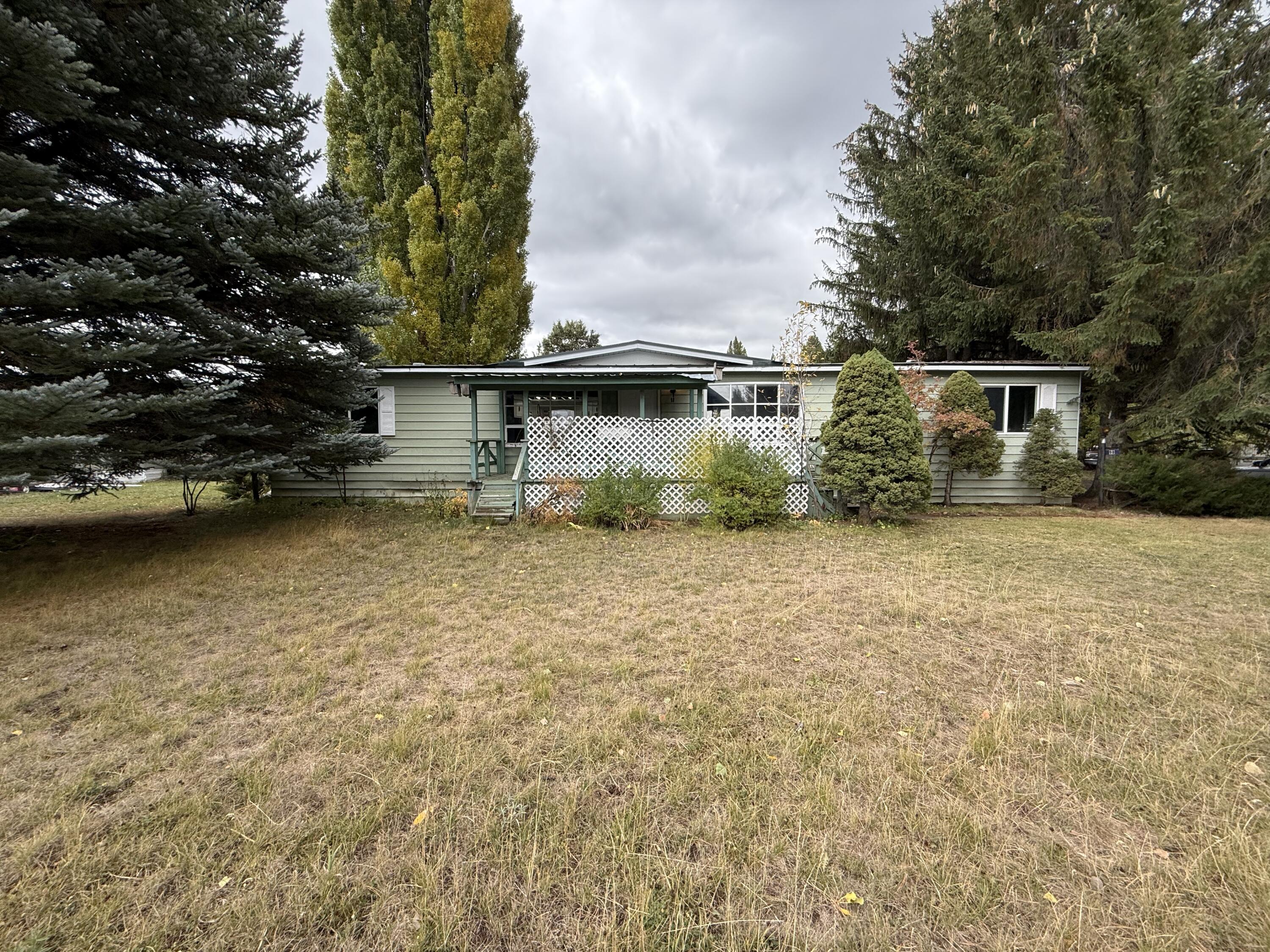 Recently refurbished 3 bedroom 2 bathroom Manufactured home located in the Round Lake Estates Park! This home has brand new flooring, new interior painting, and new baseboard on the interior. It is a larger corner lot with covered parking and a detached shed for storage. It also has a sun room as well. Come see for yourself if this is the one you have been looking for!