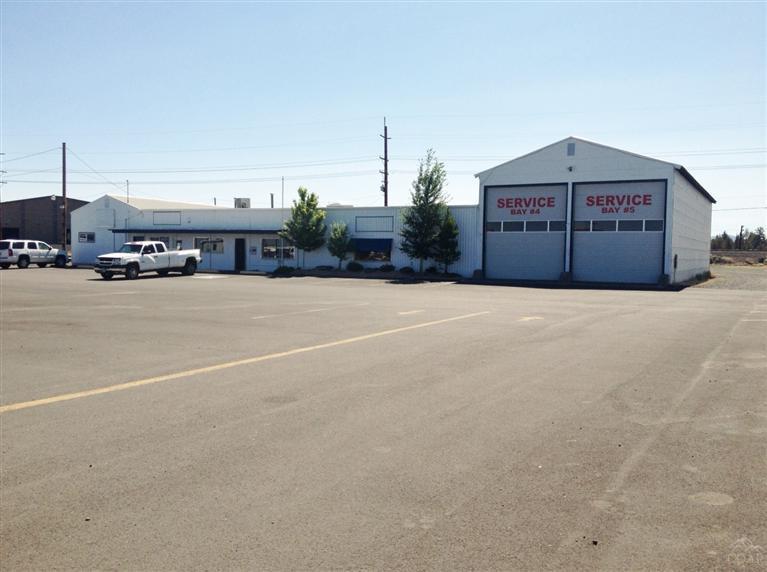 Prime retail property - highest traffic counts in Redmond. Ideal for development. This property is located in Redmond's fast growing South end. Multiple National retail tenant's close by.