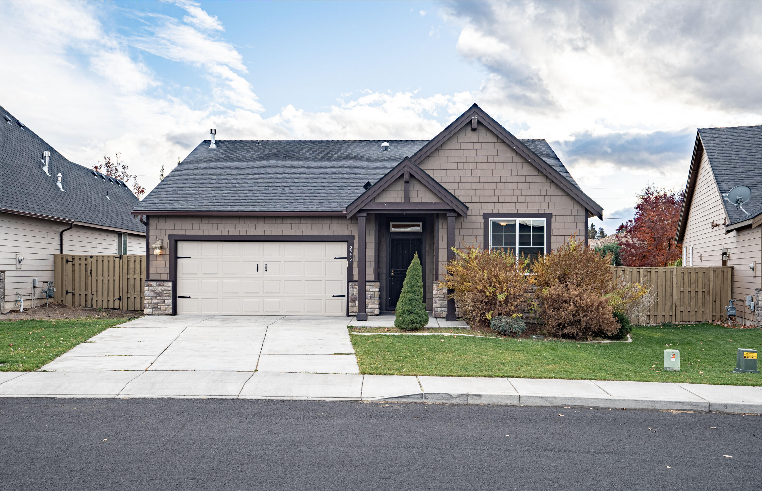 Single level Charmer in SW Redmond! This 1433sf home offers wood floors throughout the main living, primary separation, and fresh interior paint from the ceilings to the walls, doors and trim! The great room offers tall ceilings, ceiling fan, and a cozy natural gas corner fireplace. Kitchen boasts wood cabinets, tiled tops, and a raised breakfast bar. The solar tubes throughout bring in additional natural light. Primary has double vanities, a step in shower, walk in closet and water closet. Situated on a large .21 acre lot, with a fully fenced back yard and covered back patio. Automated underground sprinklers in front and back yard, mature landscaping.  Double garage, with a man door to the side yard. There is a park just down the road, and easy access to Bend off Helmholtz. Welcome home!