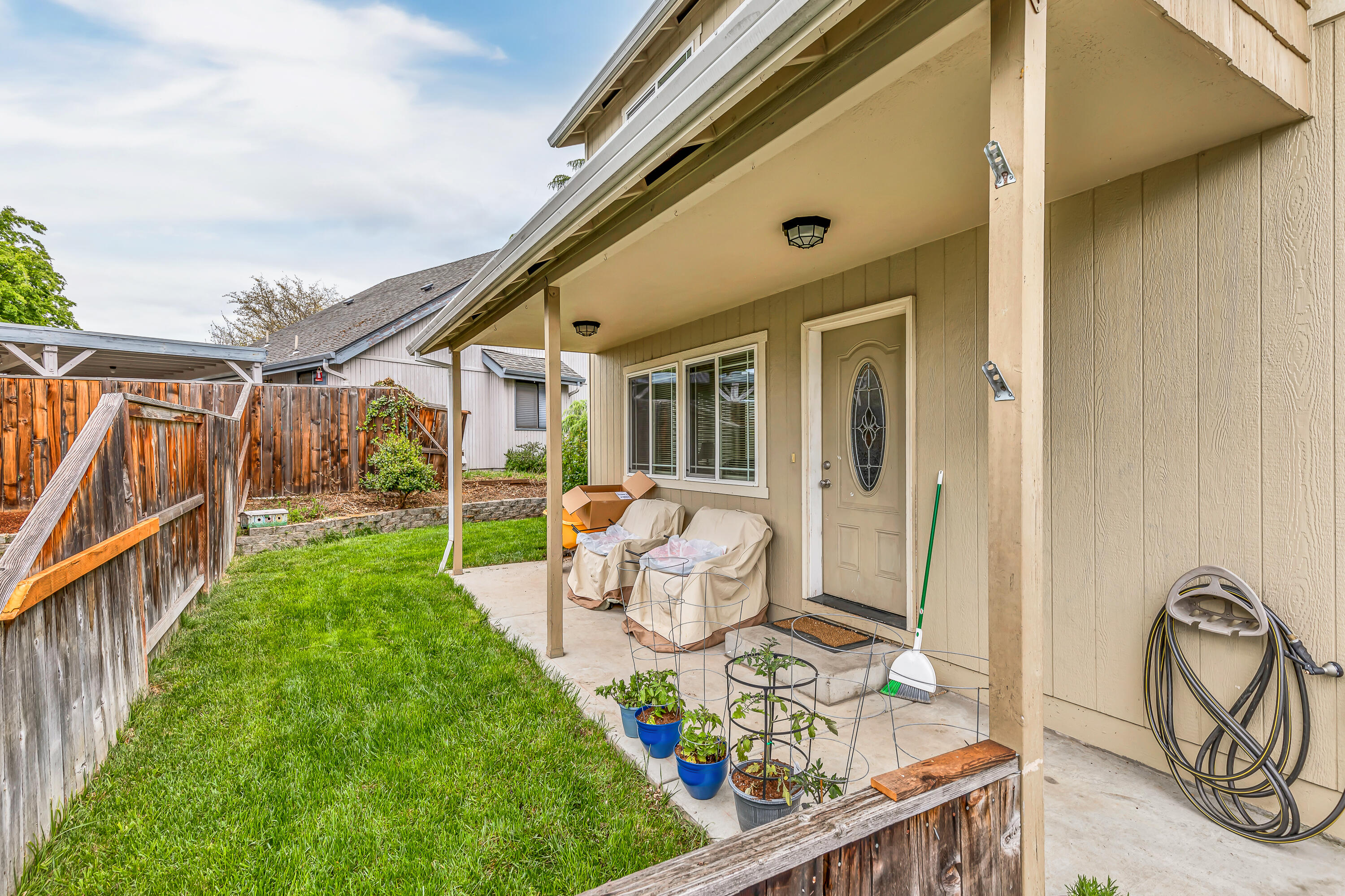 Very good Location! In ''move-in condition''!  Features include: 9' ceilings, living room, eating area, breakfast bar, slider to the patio, full bath downstairs, pantry, vinyl windows, gas heat and water, extra storage area on south side of home, timed inground sprinklers and more!!