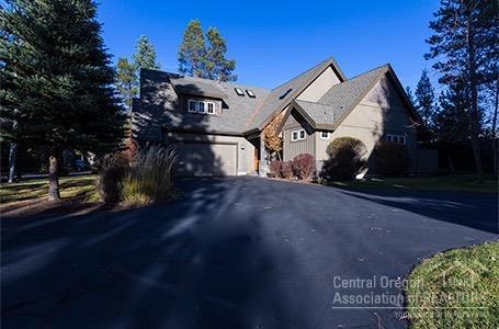 Beautifully built condo in a quiet setting centrally located. 5 Aquila Lodge is exquisitely maintained property with outstanding vacation rental history and repeat clientele. Gorgeous kitchen, open living with river rock fireplace, 3 spacious bedrooms and tons of storage. Well designed and appointed with granite, slab, knotty pine, log accents and the most private back patio and hot tub in Sunriver. .25 i to Nature Center/Observatory, .5 mi to marina, .8 mi to sharc and 1 mi to village.