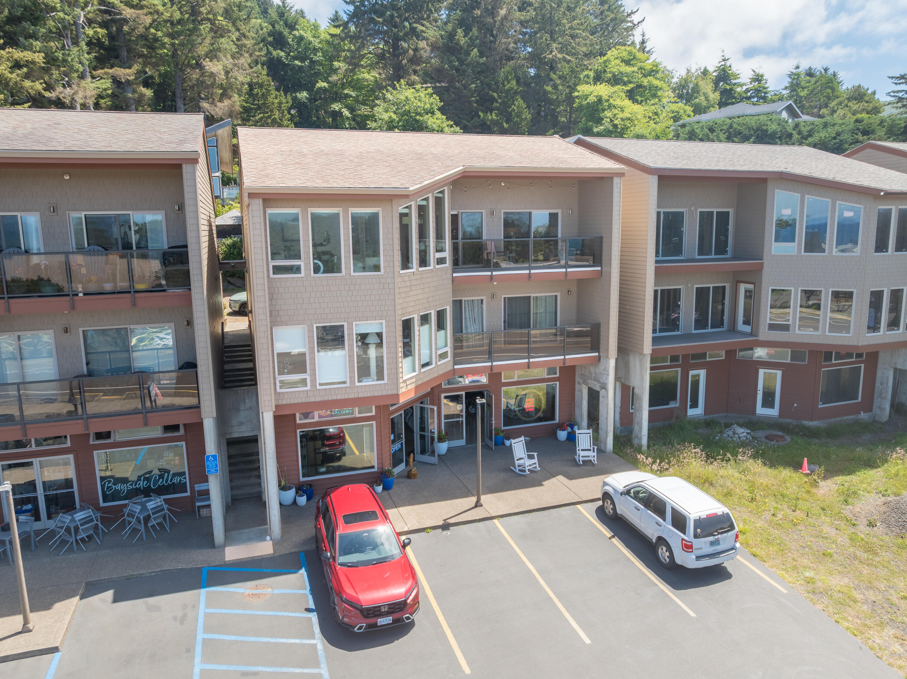 Accepting back-up offers! Enjoy magnificent ocean views from this luxury condo in coveted Yachats, gem of the Oregon coast! Modern comfort featuring red maple floors, surround sound, Granite counters, SS Kitchen appliances and a spacious primary suite with jetted tub and walk in shower.Breathtaking ocean vistas and its thoughtful design truly allows you to embrace the essence of coastal living. Relax and take in the stunning sunset from your west side balcony. Located in the heart of Yachats with fun shops and great eateries. Saunter across the street, through a wooded birder's paradise complete with pond, and directly onto the popular, ocean-side 804 Trail. Easy driving distance to miles of sandy beaches or the highest point on the Oregon coast: the beautiful Cape Perpetua!