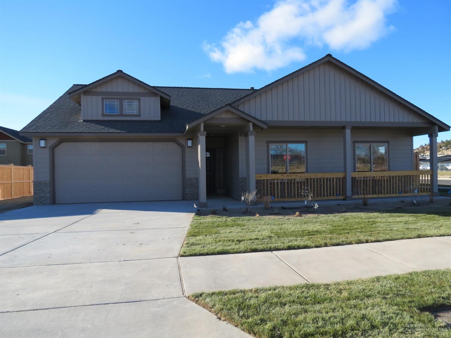 No HOA fees on this beautiful new Crystal Springs home. Single level with 1774 sq ft of living space. Great room in excess of 16 feet with fireplace opens to nook and large corner kitchen, abundance of custom cabinets, island with eating bar and pantry. Corner master bedroom with double vanity and walk in shower. Separate utility room, two additional bedrooms. Attached double car garage, fenced, landscaped with sprinklers. This home is vacant and ready to go.