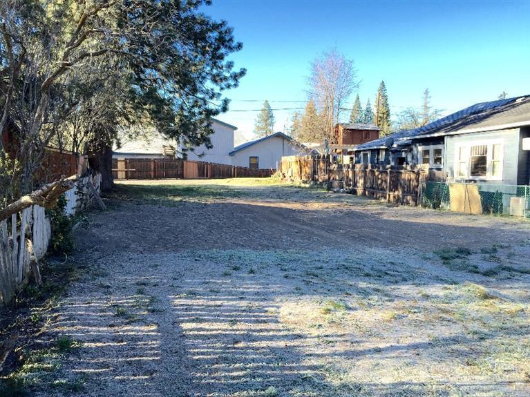 Build your dream home or investment property here! Only a few blocks from the footbridge at Drake Park, this .12 acre RM zoned lot is ripe with opportunities! Flat and easy to build on, PLUS, comes with a big SDC credit for the buyer. With the very limited supply of rare Westside Lots, don't let this one slip away!