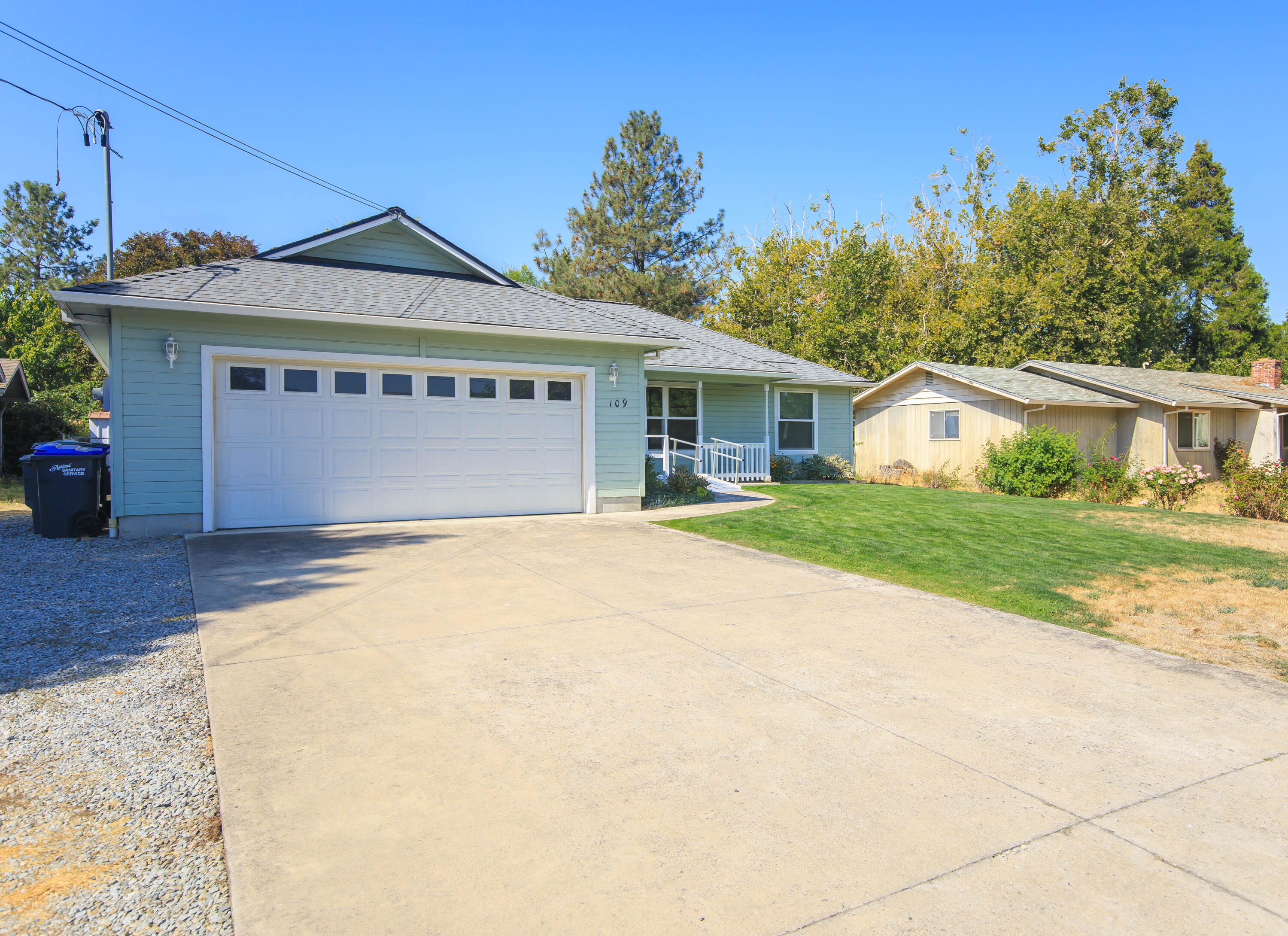Charming 1 owner Home in a Desirable Neighborhood
This inviting 3-bedroom, 2-bath home features a sought-after split floor plan offering privacy and functionality. Enjoy bright, natural light throughout the spacious living areas. The nicely landscaped yard includes a covered patio perfect for relaxing or entertaining outdoors. Located in a well-established neighborhood, this home combines comfort, style, and convenience. Just a few minute walk to downtown Talent.