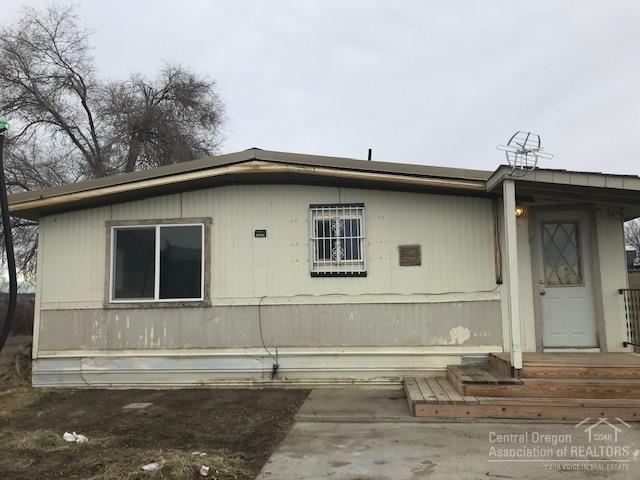 The perfect place to call home at an affordable price! This adorable 2 bedroom home has a great floor plan with a large living room area. Don't forget about your toys! This property has RV hook ups and parking. Located at the end of a low traffic street! Don't wait and call today.