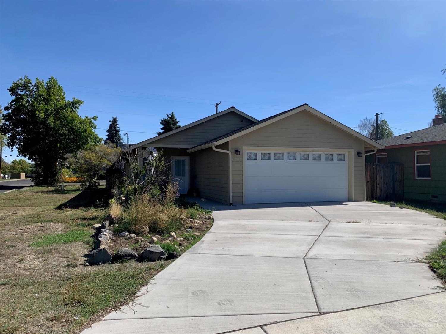 Newer home in sought after established neighborhood, close to schools, shopping, and restaurants. Seller is motivated!
