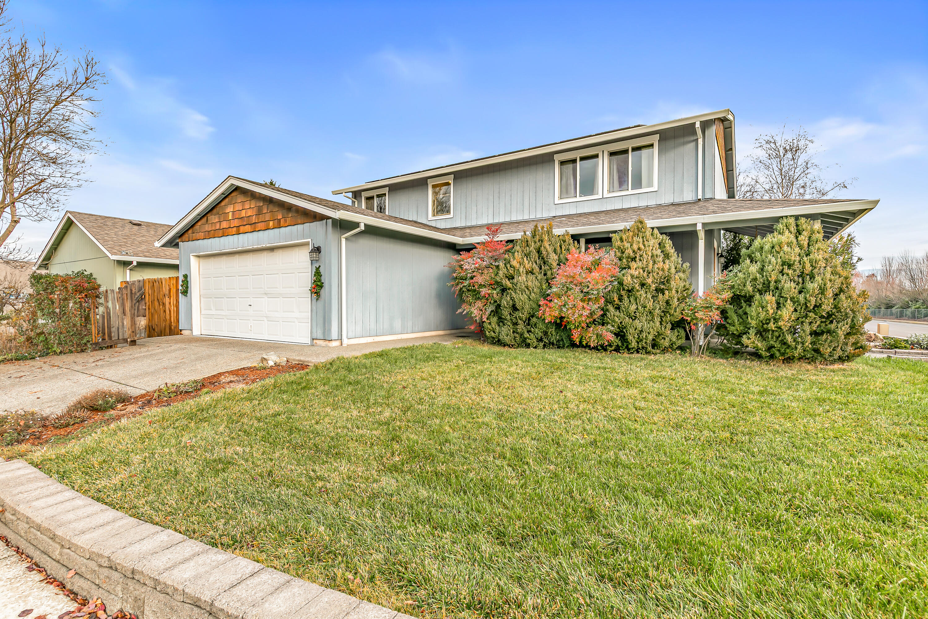 Come enjoy this comfortable family home featuring living and family rooms while located walking distance to South Medford High School. There are 3 very large bedrooms with large closets in each one (2 are walk-in closets). The peninsula kitchen is spacious with plenty of storage, and laminate flooring. The home boasts two heat pumps; one for each floor. And there is solar generation which eliminates the sellers' electric costs. This is a very warm, yet practical home waiting to become your new address.