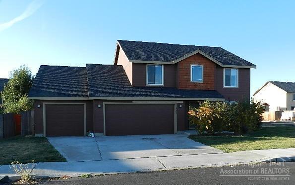 This is what you're looking for! Open floor plan with Master Suite on the main level. A large country kitchen spacious open dining area and living room with gas FP. 3 bedrooms, a full bath and bonus room with storage closet upstairs. Triple car garage. Front yard is landscaped w/sod & underground sprinklers. Economical gas heat, gas hot water heater, gas fireplace w/tile surround, tile backsplash & tile entry, arched openings, recessed lighting.