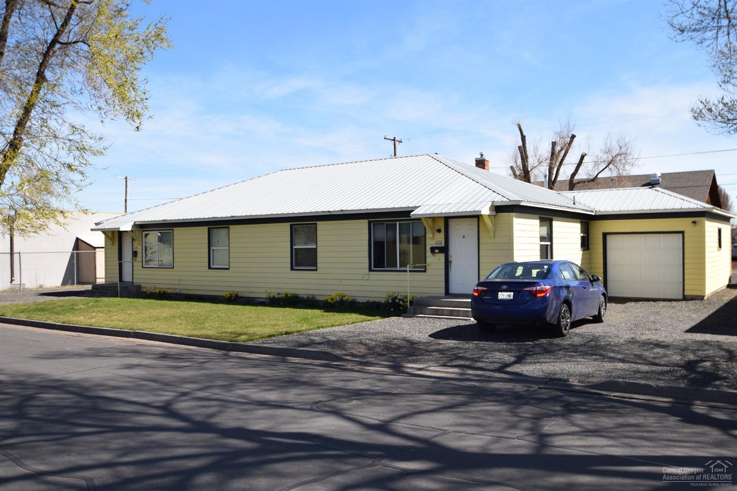 Duplex Zoned C2. 2 bed/1 bath units and a 1 bedroom/1 bathroom cottage. Remodeled in 2012. All units have finish garage except for Unit 636. Cottage has wall A/C. Excellent occupancy history. Owner managed and maintained. All properties in excellent shape.