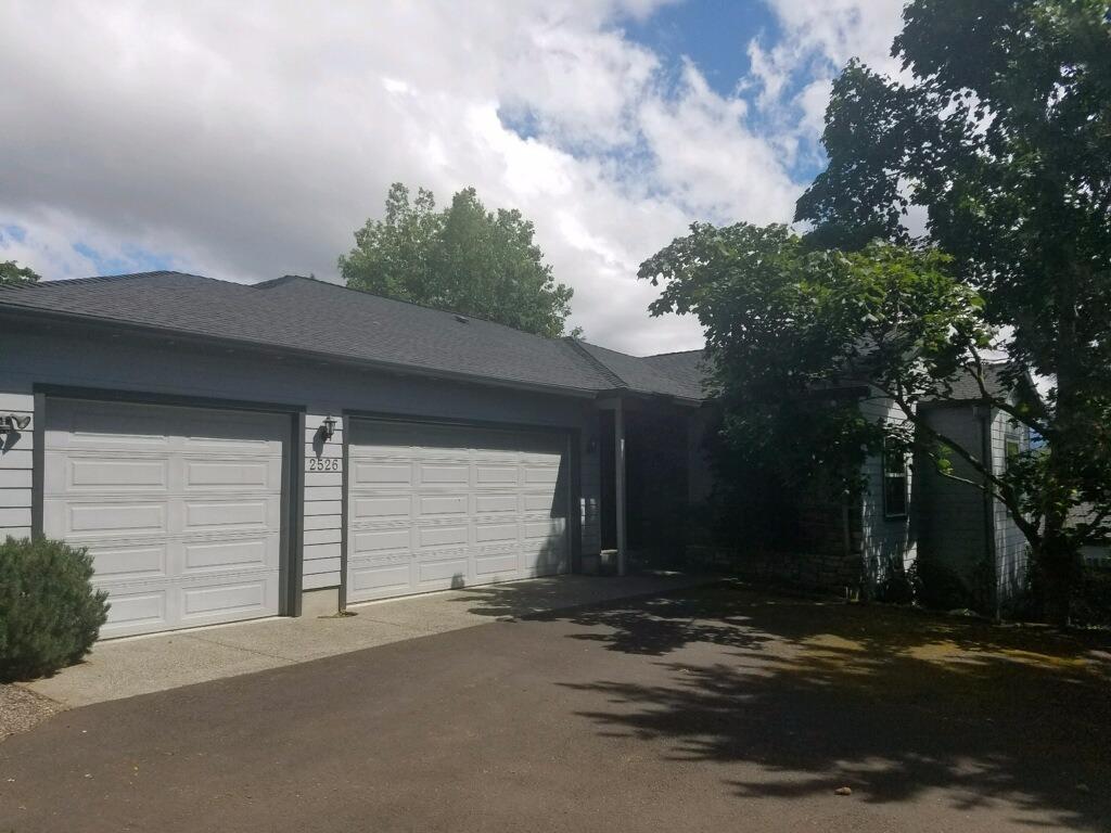 Fantastic established E. Medford Location! Hop, step and a nine iron to the country club! Also close to medical and services! Outstanding school district, too! Home features: 3 car garage, beautiful grounds and patio area, granite kitchen counters with island, stainless refrigerator, vaulted great room with gas fireplace and surround sound. Spacious master bedroom with walk-in closet, carpets replaced in February 2017 and so much more! Vacant and easy to show!