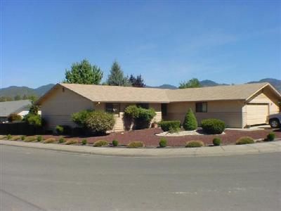 Nice Home In Dist 7 Schools. Huge Living Rooom, Ez Care Yard W/Auto Drip Irrig. Conctd To Gpid. All Appl Inc.,, Int. Wall Insulated For Sound. Rv Parking W/Elect. & Water. Clean Vacant & Ready To Go!