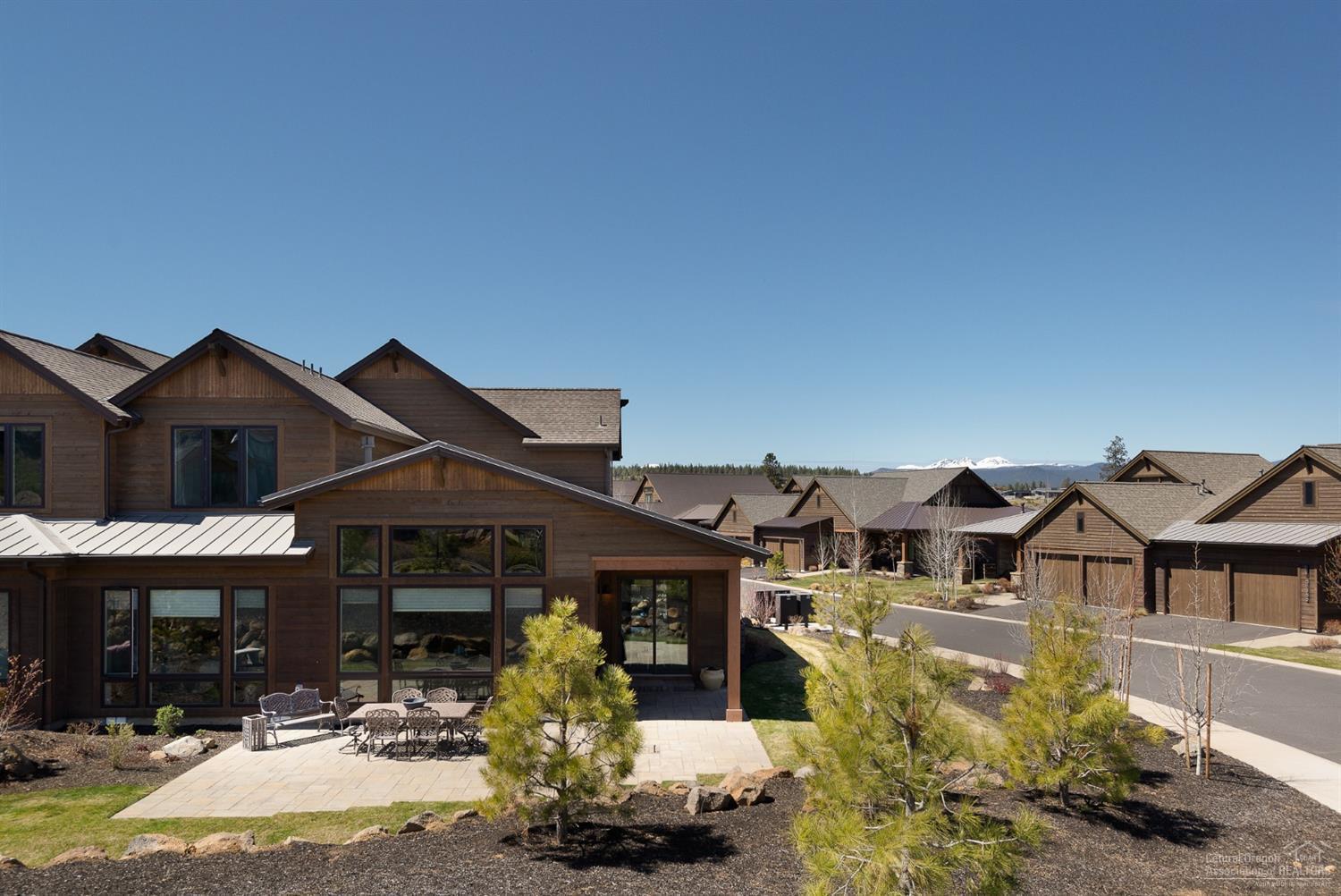 This beautiful Parkside Tripleknot town home welcomes you with a spectacular setting in the sought after Tetherow Golf community. This gorgeous home features an incredible great room and gourmet kitchen with spa like master suite and office on the main floor. 2 Jr suites upstairs, 1 with Cascade mountain views. One of the best and largest corner lots in the neighborhood. Tons of natural light. Maintenance free living close to all the great amenities Bend and Mt Bachelor offer.