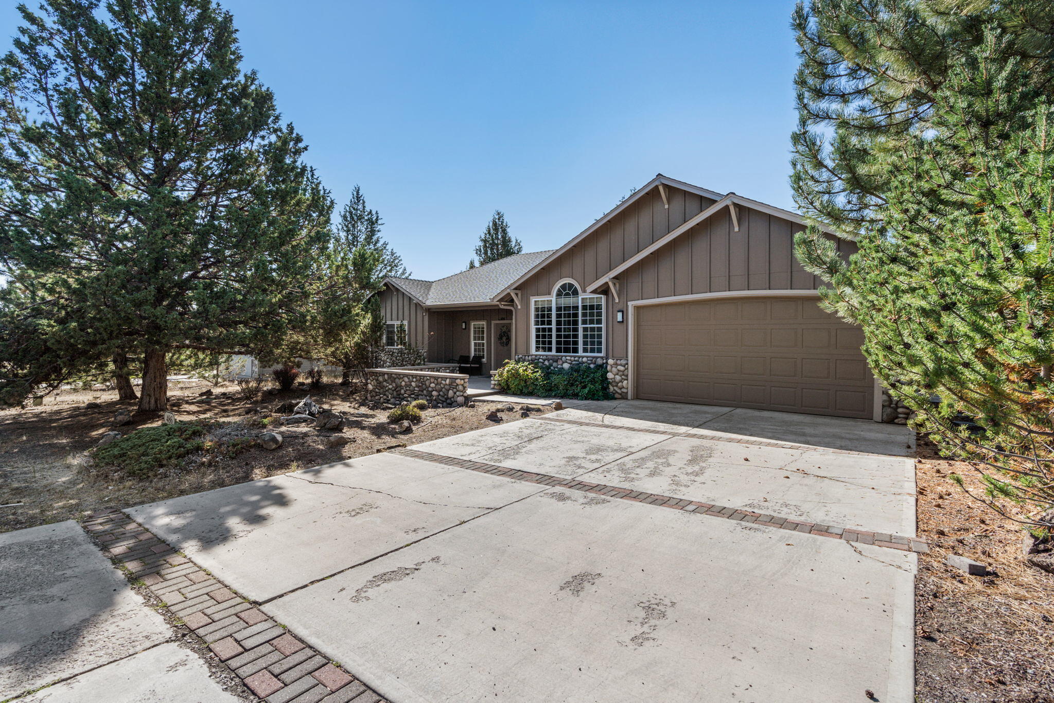 Perfect vacation rental or permanent home located in the golf course community at Eagle Crest. Completely turnkey 3 bedroom 2 1/2 bath. Open Concept floor- plan, Propane fireplace in great room, laminate flooring, Large kitchen with quartz countertops and tons of cabinetry.The two Guest bedrooms share a jack&Jill bath on the opposite side of home from primary suite. Primary suite as a large walk-in closet , tons of natural light and direct access to the spacious back deck. Enjoy All the Amenities at Eagle Crest including Three 18-hole Golf Courses, Sports Centers, Miles of Walking/Bike Trails, Swimming Pools, Indoor/Outdoor Tennis, Racquetball and Pickle-ball Courts, Restaurants and Deschutes River Access!