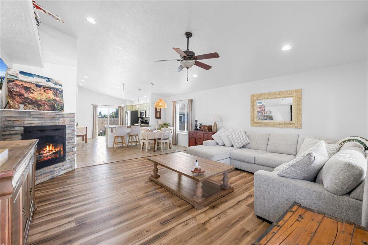 High Pointe Meadows - Residential