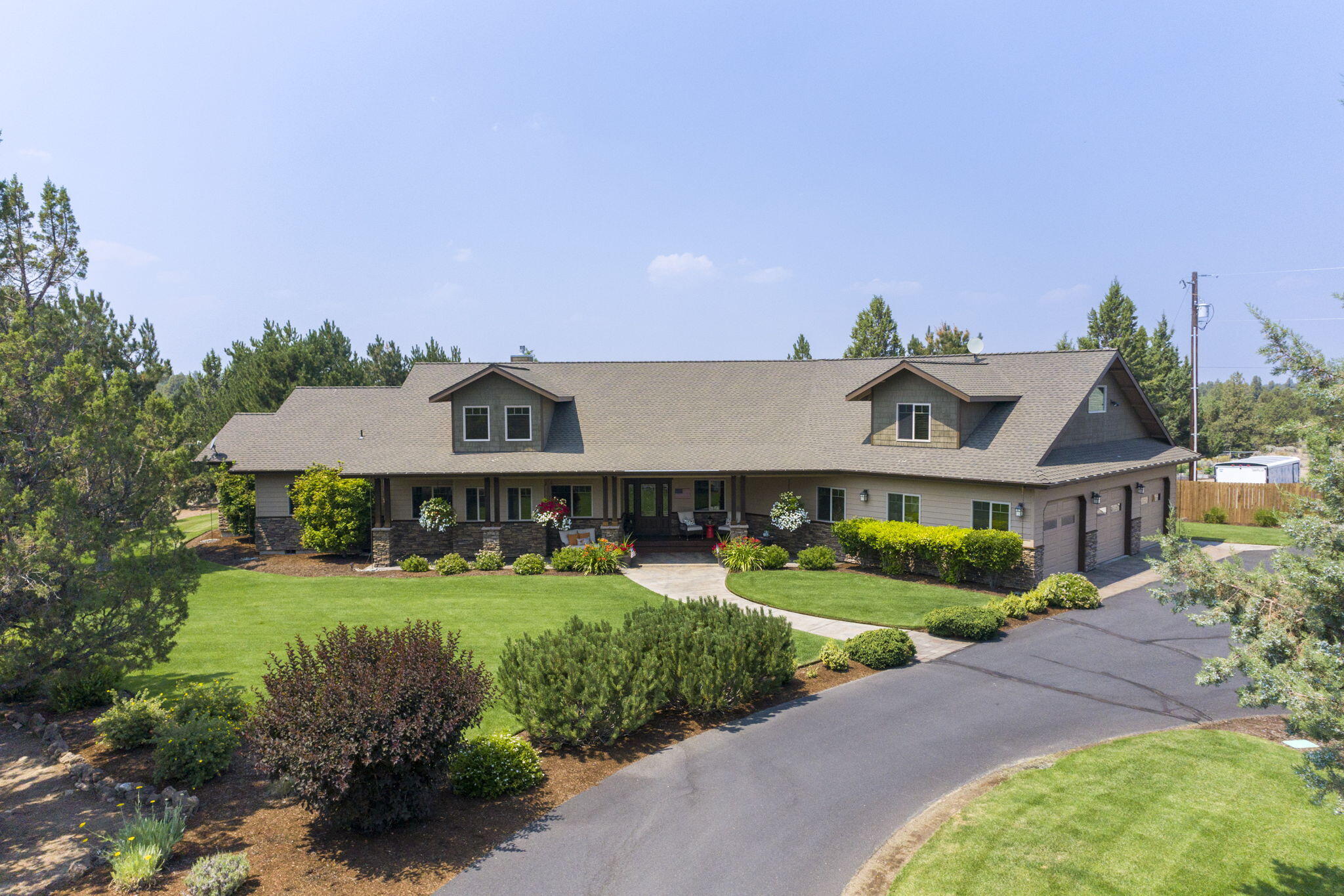 This Estate Quality home is situated on 20 wooded acres creating a peaceful and private oasis to call home. The home lives Single Story plus a huge bonus rm upstairs. Great rm has Raised Hearth FP.
White Oak Hardwood floors. Ceiling fan's, walls of glass overlooking the patio & park like backyard. Spacious kitchen has Hammered Copper Farm sink, Jenn Air stove, Micro, LG Inverter Linear Refrigerator, Granite counters. Huge Walk-in Butler's Pantry w/ Coffee Bar. Tiled counters, Built in Alder cabinets & shelving. Primary suite has Access to Back Patio, Dual Vanities, Porcelain Soaker tub, separate tiled shower, heated towel bar, Travertine Floors.  Huge Organized
Walk-in closet. Secondary primary bdrm also located on the main level. The laundry rm is so large that you will be able to set up a sewing area. Enjoy Outdoor entertaining on your back patio with unlimited expansive views allowing complete privacy. RV garage is 36X15
12'3 roll-up door. 3 Car Attached Garage.