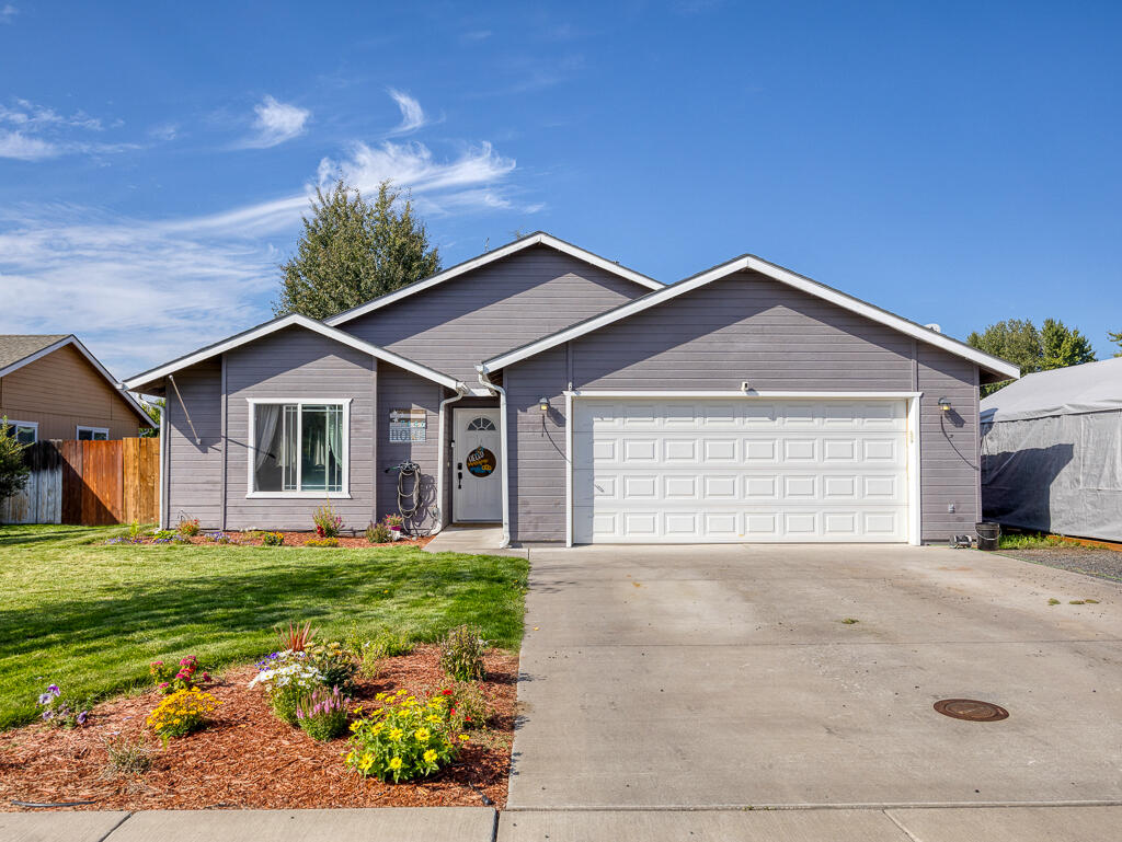 3-bedroom, 2-bath home. open floorplan. LVP flooring throughout home. Living room w/ vaulted ceiling flows into dining area w/ sliders to covered patio.  Kitchen w/ SS appliances. Primary suite w/  walk-in closet, private bath w/ soaking tub & sliders to  backyard. 2 more bedrooms & guest bath w/ tub/shower. Laundry room w/ built-in storage & sink. Outside is  mature shade trees,  hickory tool shed, & large fenced backyard w/ covered patio. RV parking adds extra flexibility. Conveniently located near shopping, restaurants, parks, and Shield Crest Golf Course.