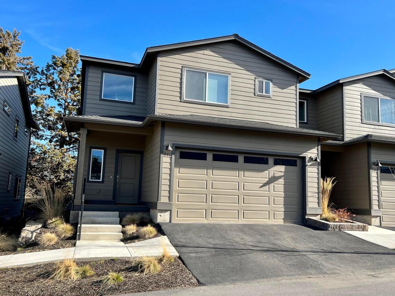 INCREDIBLE PRICE! Stellar condition 2 story 1550 sq. ft. charmer w/ Great Room!  Home boast quartz kitchen & bath countertops, air conditioning, stainless steel appliances and window blinds. This end unit offers extra windows for added light, a private elevated deck with a storage room and a two car garage. Home offers easy access to Pilot Butte trailhead, and includes all appliances. This is a gem of a home! Located in close proximity to the medical community, St. Charles Hospital, food carts, and Safeway - this location is an owner's best friend!