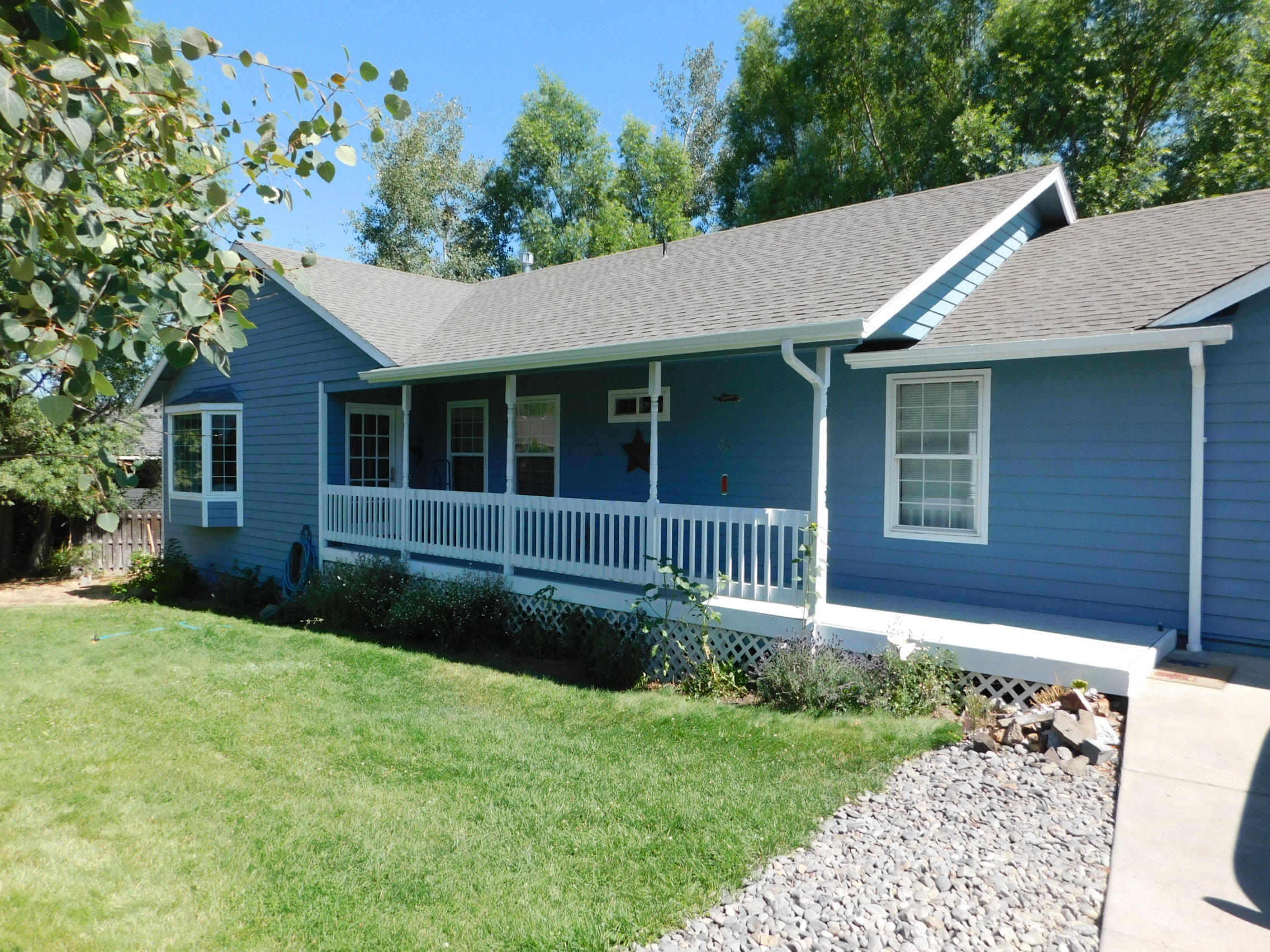 Single story home in Williamson Park, an established neighborhood with mature trees and large lots, centrally located near medical, schools, shopping and parks. Charming home on large .28 ac lot with 3 bedrooms and 3 full baths, Oak kitchen cabinets, New stove, 3 year old furnace with A/C, vaulted ceilings, laminate flooring,see through gas fireplace between living and family room, attached 2 car garage and  2 RV parking spots with 30 amp & 50 amp plugins. Extra storage under house.