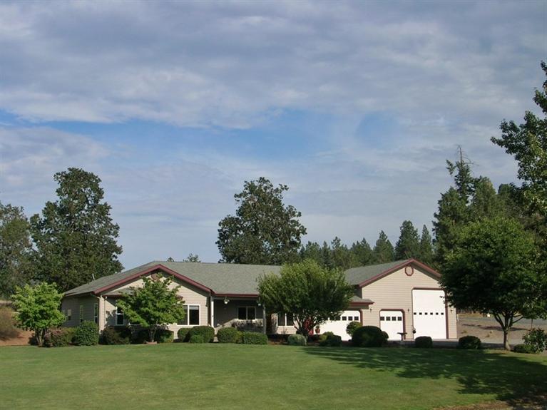Immaculate, well cared for 1915 sq. ft. home on 2.5 acres just outside of town. 3 bedrooms, 2.5 baths, 3 car garage with 14x24 storage above, and a 40x16 RV bay, door is 12' wide and 14' high. Home faces west, has long range mountain views, and great sunsets! Light and bright inside, 9' ceilings, granite counters, hardwood floors, formal dining area adjacent to living room and kitchen, with a breakfast nook in the kitchen. Coiffured ceiling in the master bedroom, with a walk in closet. Double sinks and a jetted tub in the master bath. The garages and RV bay are nicely finished and inter connected. The property is connected to GPID. There is a great Trex deck for relaxing and entertaining off the back of the house, and a covered deck on the front. Well log shows 15 GPM. Town and the hospital are just minutes away!