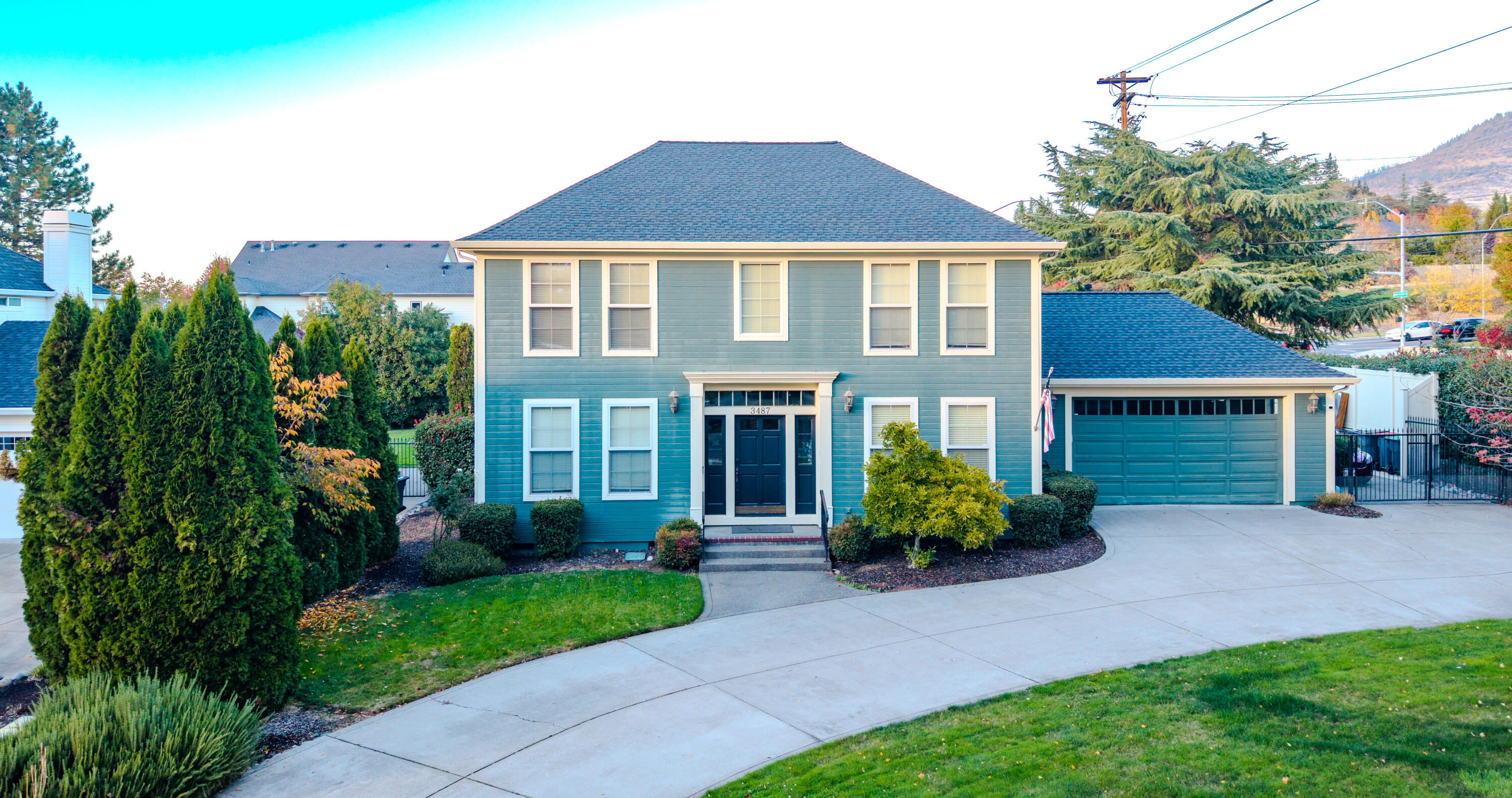 Welcome to Greystone Estates—one of Medford's most desirable neighborhoods. Tucked at the end of a quiet cul-de-sac, this beautifully crafted 2,632 sq ft home features soaring ceilings, abundant natural light, a spacious kitchen with an open layout, and flexible living spaces ideal for work, entertaining, and relaxation. The private backyard offers mature landscaping perfect for outdoor dining, gardening, and peaceful evenings. Located minutes from hospitals, schools, shopping, wineries, and recreation. Homes in this enclave are rarely offered—this is your opportunity to experience highly sought-after Greystone living.