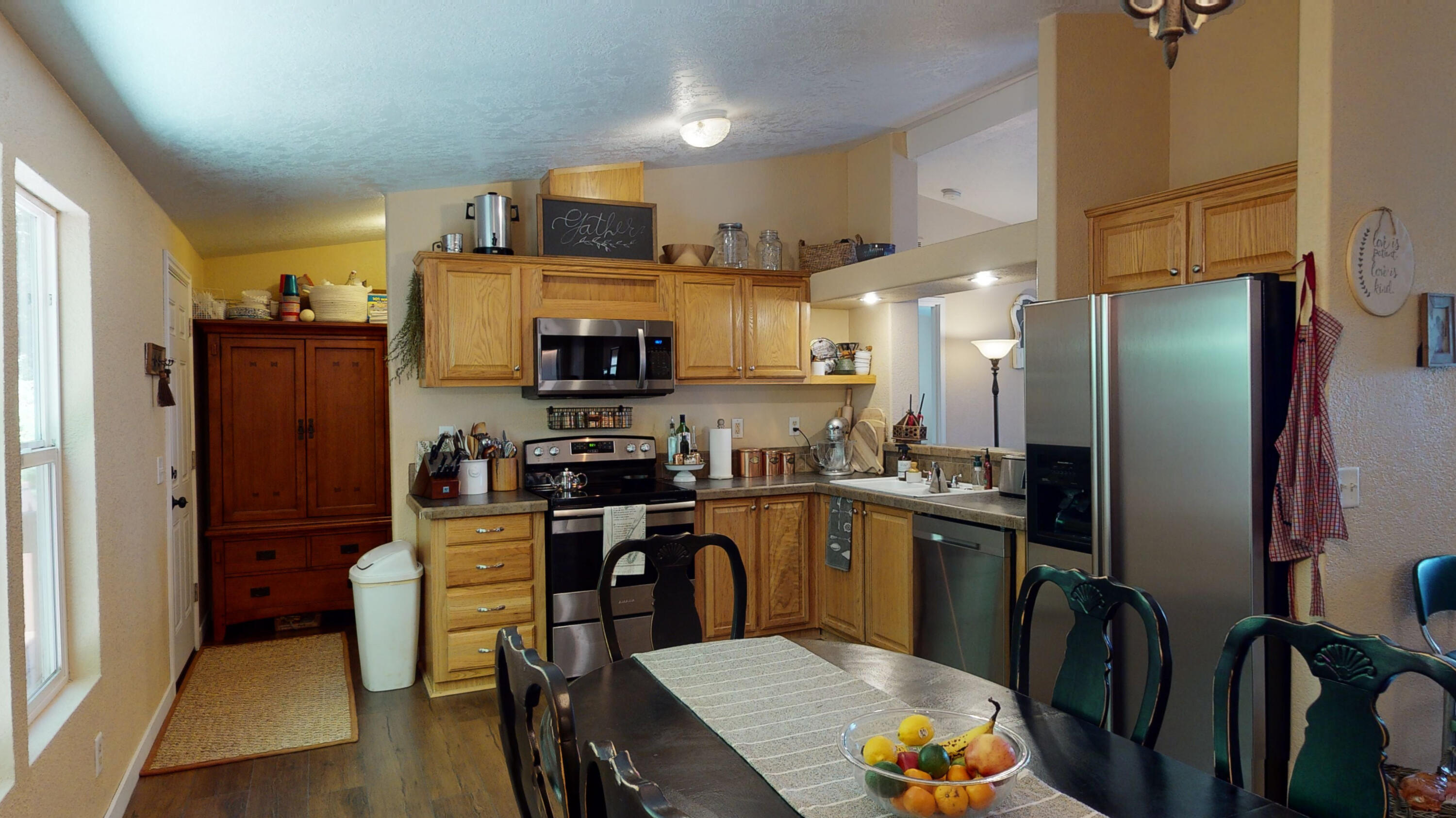 Glendale, Tow NOf Julia - Residential