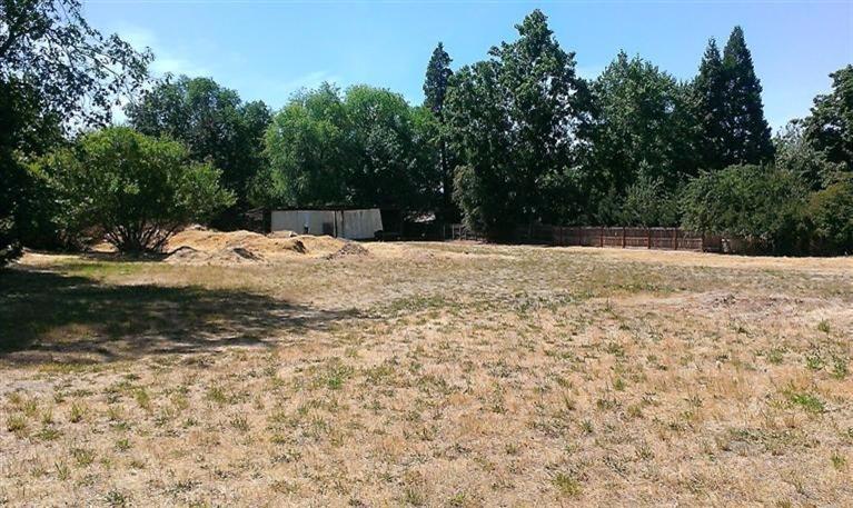 Property consists of flat commercially zoned build-able parcels facing one of the busiest streets in Ashland across from Wendy's. Parcels previously had a mobile home park and all utilities are still in ground. In 2006, the city of Ashland approved a mixed use residential condominium complex with commercial spaces on the ground floor. This project's approval expired in 2009 and construction never started. Fantastic valley views are a potential should new development consist of 2 to 3 stories. One of the last develop-able parcels located on the South side pf Ashland. Close to other commercial centers. Contact broker for more details. Broker is related to sellers.
