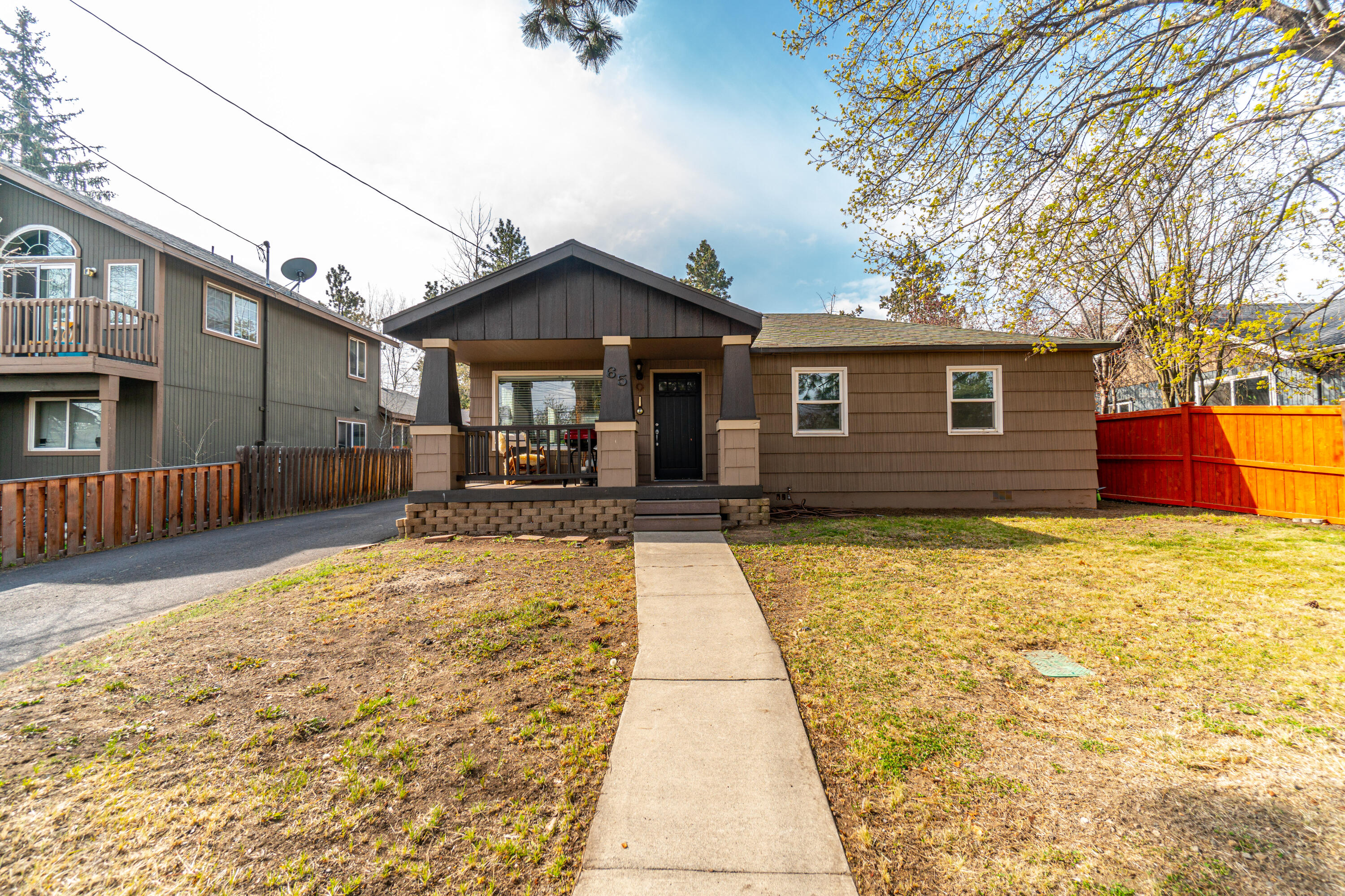 100% occupied triplex located above the Old Mill with excellent west side location providing easy access to all areas of Bend. Washers and Dryers in all of the units and each unit has their own yard. The property is in great condition and has a consistent rental history.