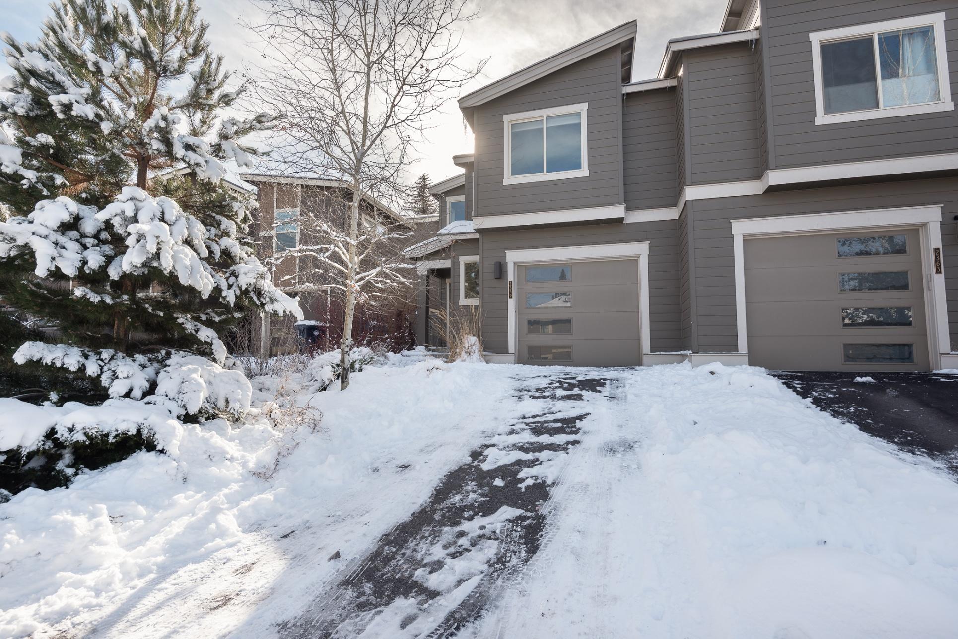 This townhome in Bend, Oregon is perfectly located in the West side near trails, restaurants, schools, markets and more. Main floor is a generous open floor plan and leads out to a fenced in patio and small yard. Upstairs the master is light and sunny with a desk nook in the hallway, plus 2 bedrooms with a shared bath. Oversized single car garage with room for your skis, bikes and other storage.