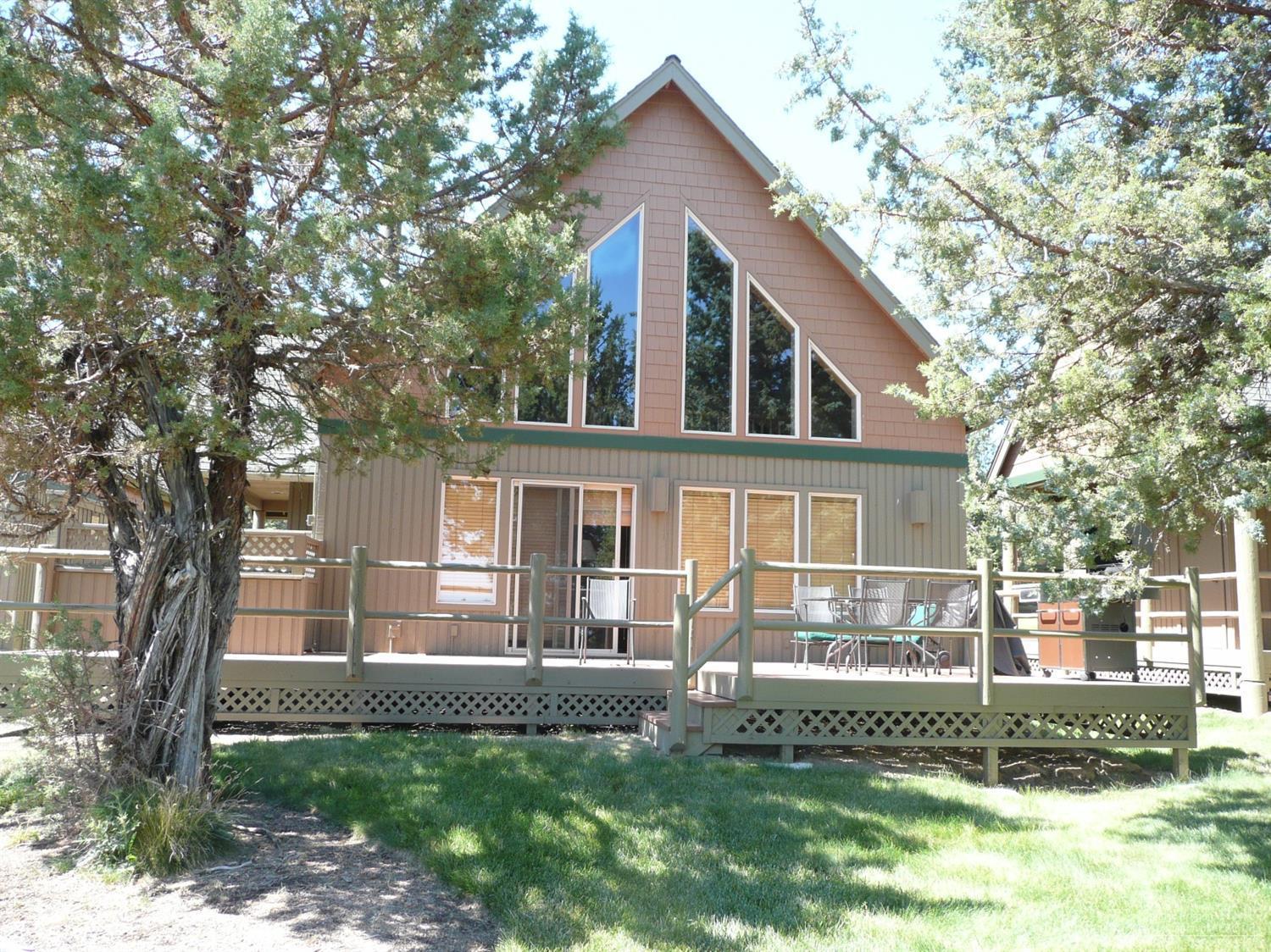 Chalet right on the golf course. 3 bedroom, 2 bath with loft. Nice deck with hot tub. Enjoy 5 weeks a year in this beautiful home. Want to rent your week, go ahead, want to exchange a week, go ahead. Very flexible usage.