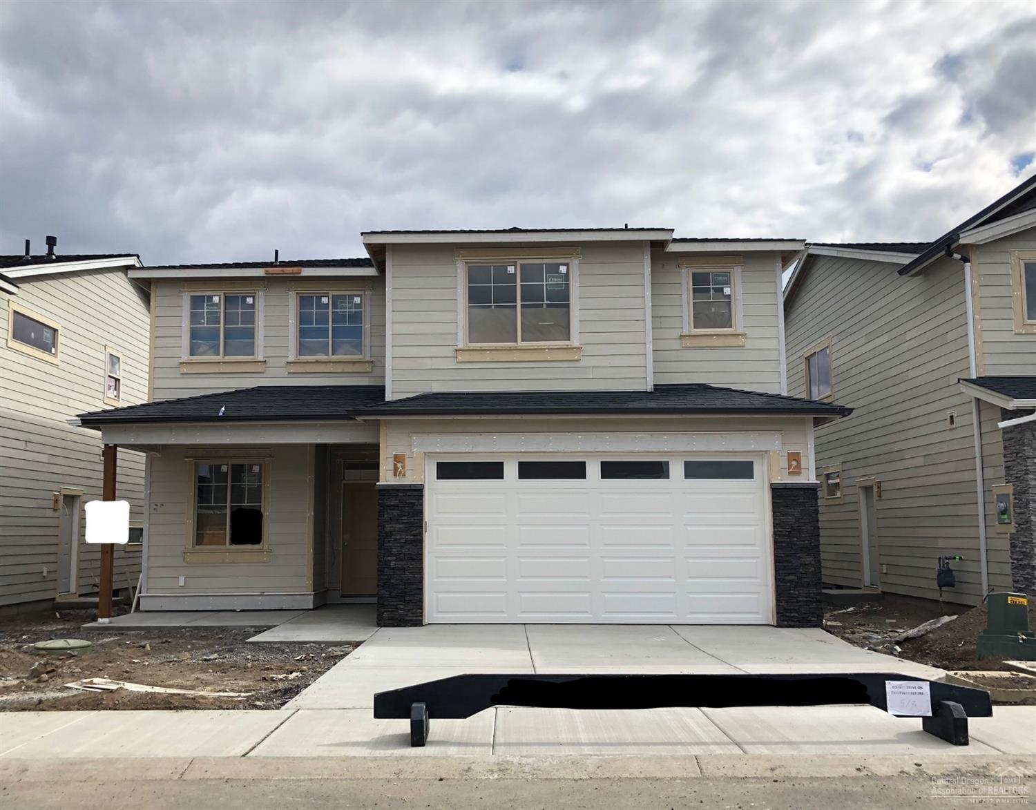 Ask about our Grand Opening $5,000 buyer incentive now through 5/31/18 with full price offer! The Canton floor plan by Pahlisch Homes features an open great room with gas fireplace, kitchen with Quartz countertops, painted white cabinets, under cabinet lighting, full height tile backsplash and walk-in pantry. The home has 3 beds, 2.5 baths, large bonus room and den that give this home lots of flexibility. CANTON 2-E-2500-2