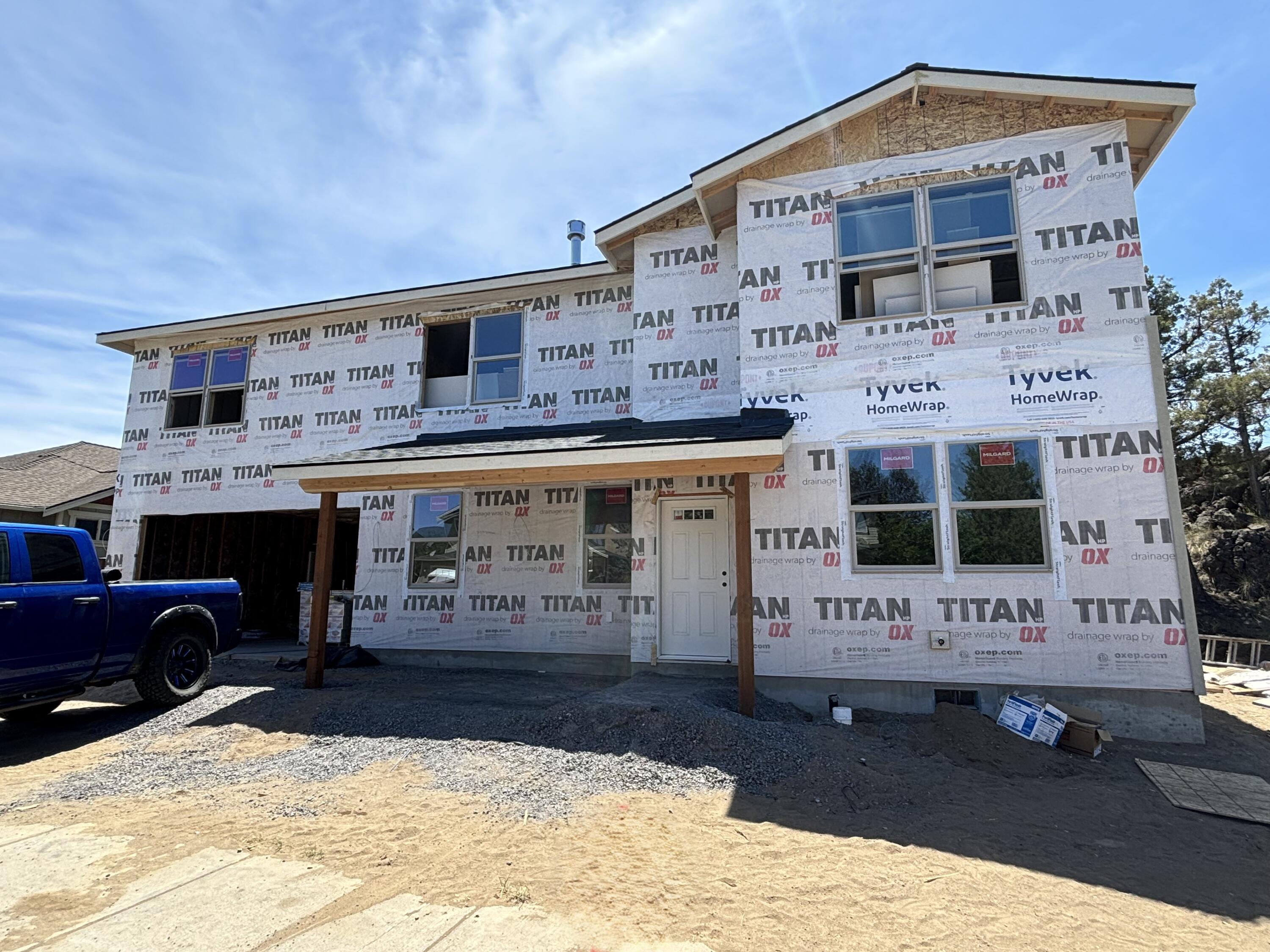 You will love this new construction home built by Ross Built Homes, LLC in NE Bend, close to medical, restaurants, and shopping. Kitchen with quartz countertops, full height
backsplash, corner pantry, stainless appliances, and a gas fireplace in the great room. Primary suite with walk-in tile shower and generous closet. Upstairs you will also find an open
bonus room.