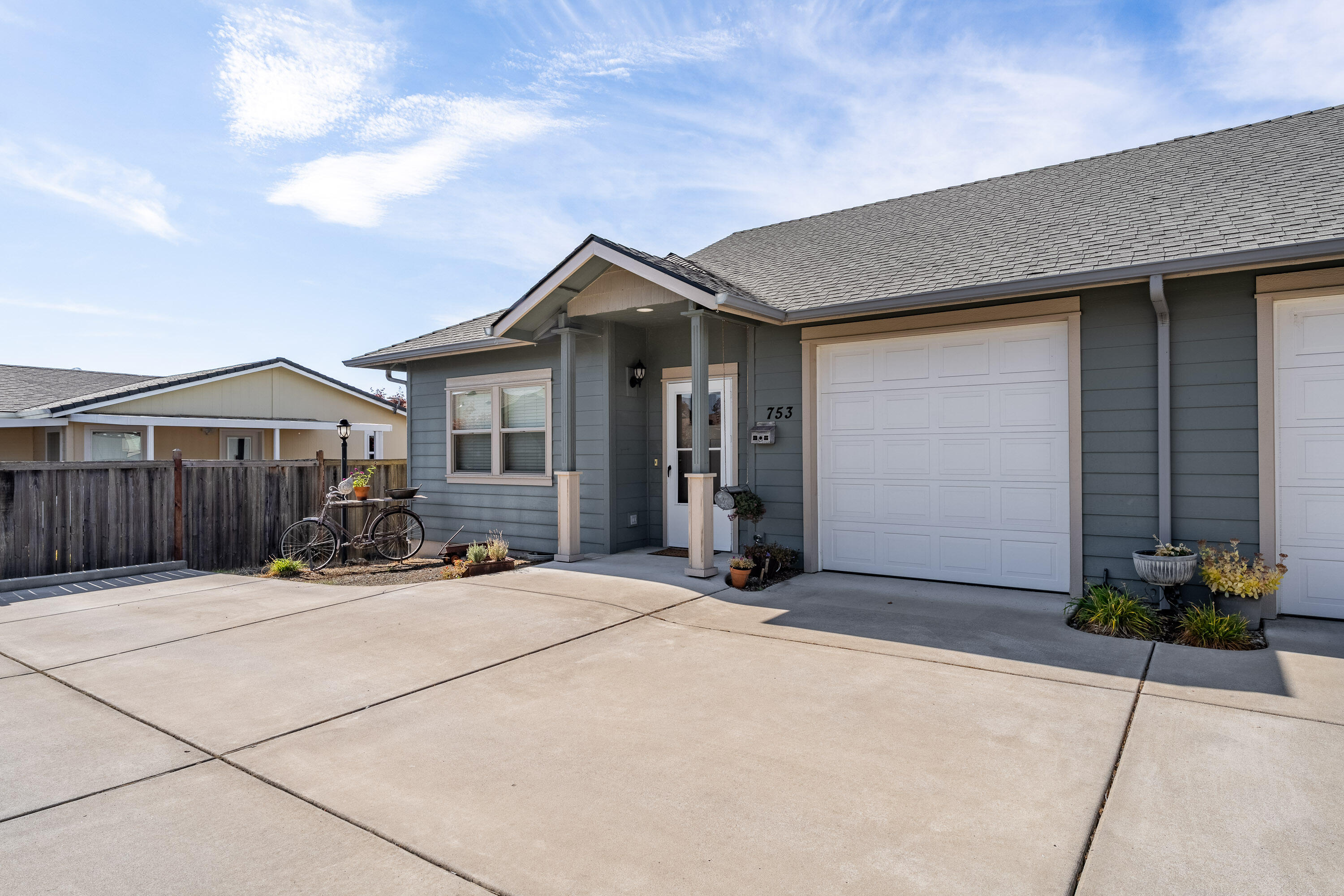 Kinsington Court Condominiums - Residential
