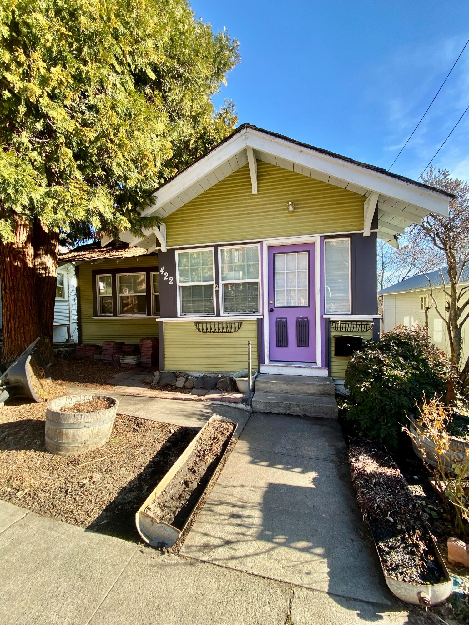 This charming 1 bed & 1 Bath Cottage is located in the heart of Klamath Falls. It features a newer furnace and hot water heater, along with updated wiring throughout the home in 2012/2013. It also has a great backyard with gardening area. There is plenty of space in the basement for storage. Make your appointment today!