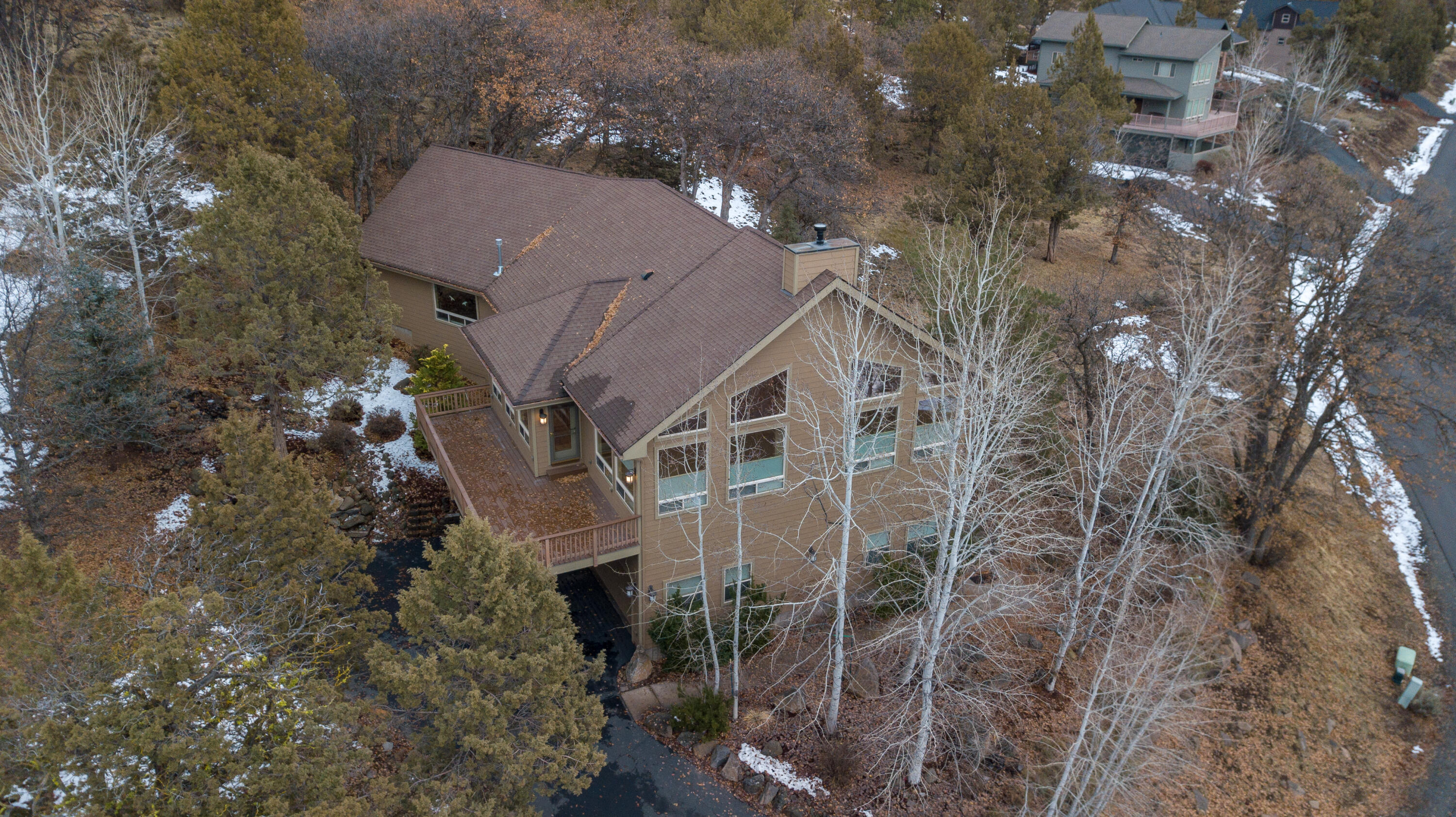 Custom built one owner house at the Running Y Ranch Resort. Constructed specifically to showcase stunning views. Home offers a unique and personalized living experience. The great room is designed to maximize the visual connection with the surrounding environment. Large windows frame a scenic vista. The landscaping is carefully designed to blend with the natural surrounds without compromising privacy. Spacious 2 bedroom with comfortable office. En-suite bathroom and gas fireplace offers a cozy ambiance in primary suite. Don't miss this opportunity to make this stunning home yours!