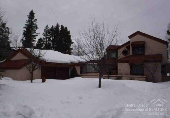 Nice home. Stone flooring, designed tiled backsplash, marble counters and a center island in the chef's kitchen. Two fireplaces, built ins, three bedrooms, four full baths and attached garage. Your yard backs into the lake and has beautiful golf course views also. The assigned schools are above average. Come have a look, see if this is the home for you. Listing Broker and Seller assume no responsibility and make no guarantees, representations, warranties (express, implied or otherwise) as to the availabi