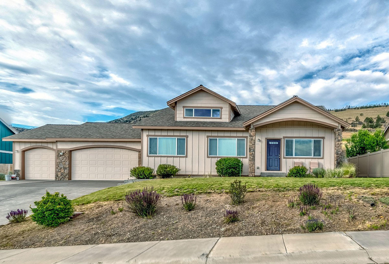 This home shows like a brand new house! Vaulted ceilings and open living room. family room and dining areas make this home feel huge!  The kitchen has hickory cabinets, tile floors and Tuscany tiled counters, a corner pantry, and a large counter bar open to the dining area.  Family room area has a gas corner fireplace. Good sized  bedroom with walk-in closet and on-suite bath with double sinks and hickory cabinets.  The attached 3 car garage has a finished, painted interior. Central air-conditioning was added last year. The landscaped front yard has in-ground sprinklers and currently this home has a breath taking VIEW of Mt Shasta and the City lights!  The back yard has a stone patio area and plenty of yard space behind the garage area for you to finish to your liking!