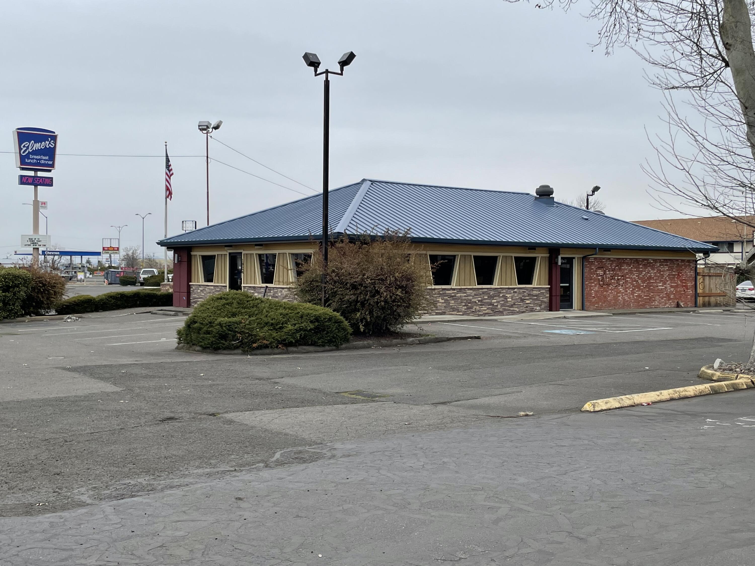 Former Pizza Hut location. Interior completely refreshed. Immediately available. Great location next to Elmer's and adjacent to Food 4 Less. Owner wants 5 year lease with annual escalators and a percentage rent. Might consider lease option. New roof. Owner is planning to install complete new HVAC system including duct work based on current floor plan. Owner reserves the right to approve tenant and use.  Convenience Store not permitted.  Offered ''As is'' - Might consider Tenant improvements for a qualified Tenant at an increased rent.