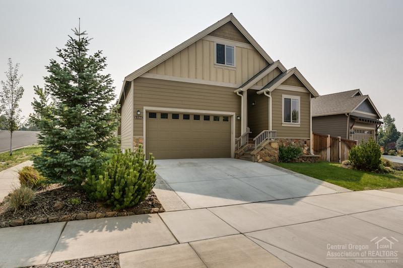 Gorgeous home with accented stone fascia siding in Horizon Ridge offers a large corner lot, Mountain views, a covered patio, and fully fenced yard. Enjoy an open floor plan with a huge upstairs bonus room/loft, master on the main, great room with decorative stone gas fireplace, granite counters, custom cabinets, SS appliances, and hardwood floors. This must see home is perfect fro investors, first time home buyers and people looking for a larger home.