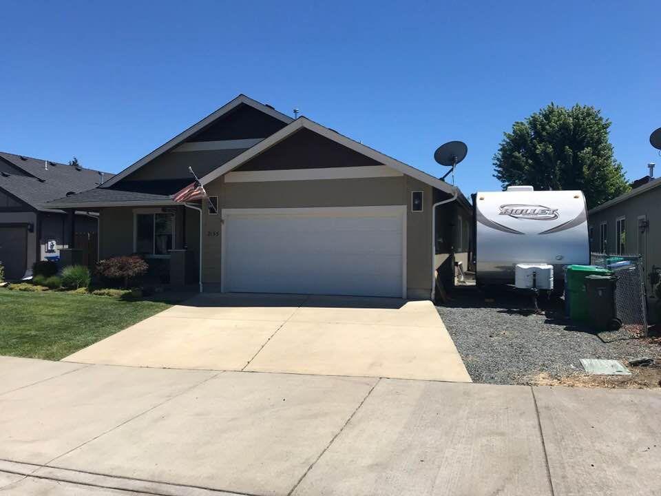 3 bedroom 2 bath. RV Parking, Granite Countertops, Hand scraped wood floors. Perfect family home. Large open floor plan has the living room, dining, and kitchen opened up and perfect for the entertaining of family and guests. Master bedroom has walk-in closet and large master bath with double vanity and walk-in shower. Great Neighborhood with lots of young families (Nurses, teachers, retired military, physical therapists). One of the largest backyards in the neighborhood. You could park a 50 ft trailer on the RV Parking.