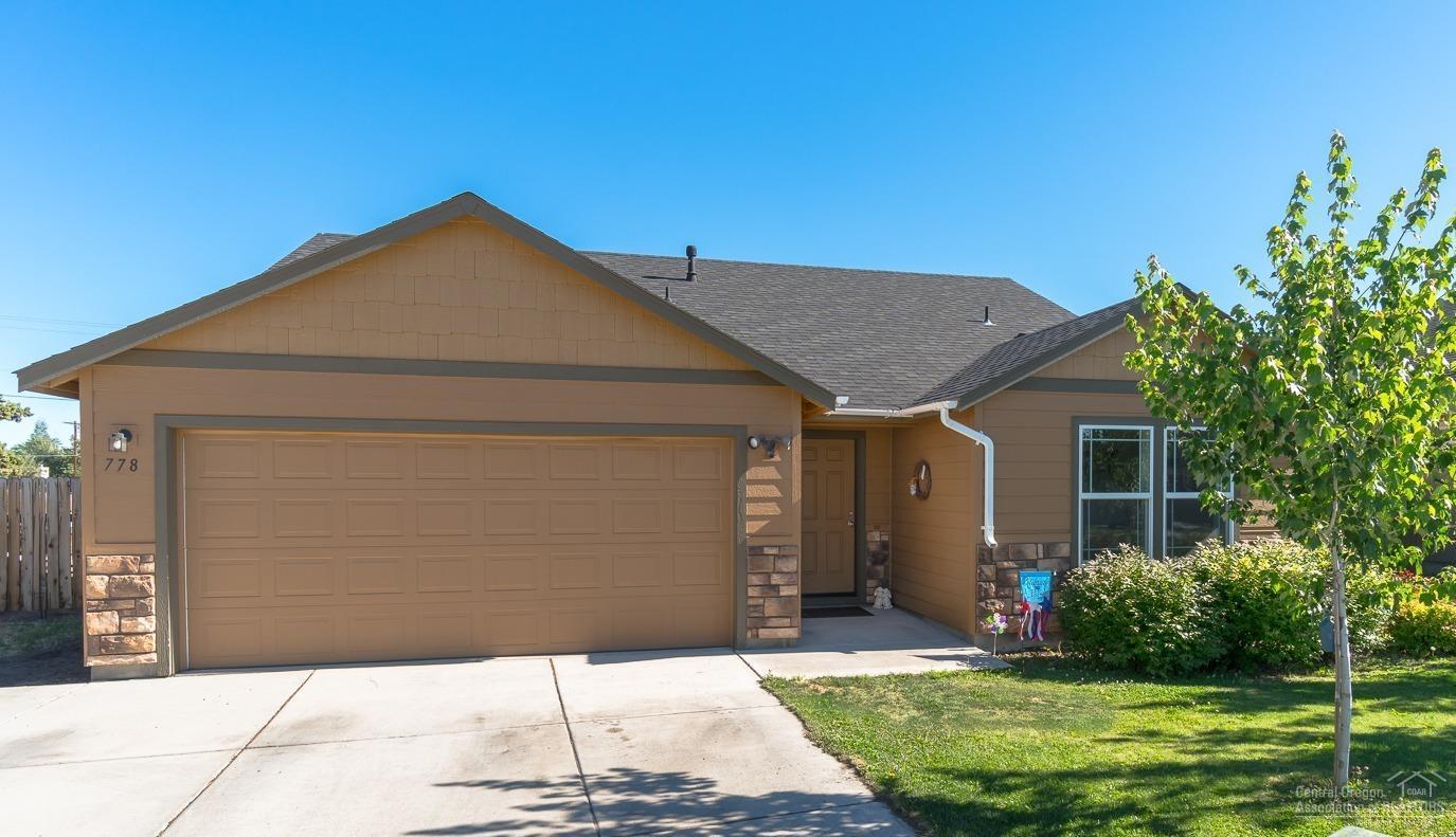 Comfortable & efficient, this single level home in NW Redmond offers convenient location & room for toys! Great room layout w/rustic Barn Wood accents. Spacious Kitchen & pantry, dining area w/slider to back yard. Master on opposite side from 2 additional rooms & bath, central laundry room. Master Suite w/2 walk in closets, vaulted ceiling & office. Bath features dbl sinks & plenty of storage. Fully fenced, pet friendly yard w/over 30' deep RV space & 11' wide double gate. Equipped w/ A/C & ready to go!