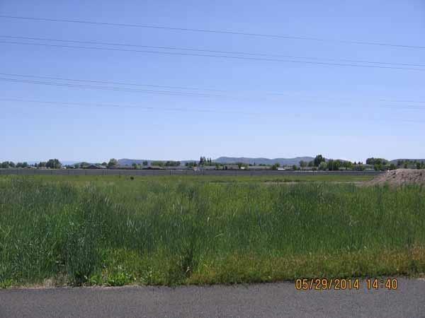 Great Price On This Nice Lot With Beautiful Mountain Views In Summerfield Residential Community. Large Enough For Your New Mfg. Home And A Small Garden, Small Enough That There Won't Be A Lot Of Yard Maintenance! Potential Buyers May Apply For Financing With Rogue Federal Credit Union;s Lot Loan Program. Water Is Billed Monthly Through Rfcu And Runs Approximately $40/Month Depending Upon Usage.