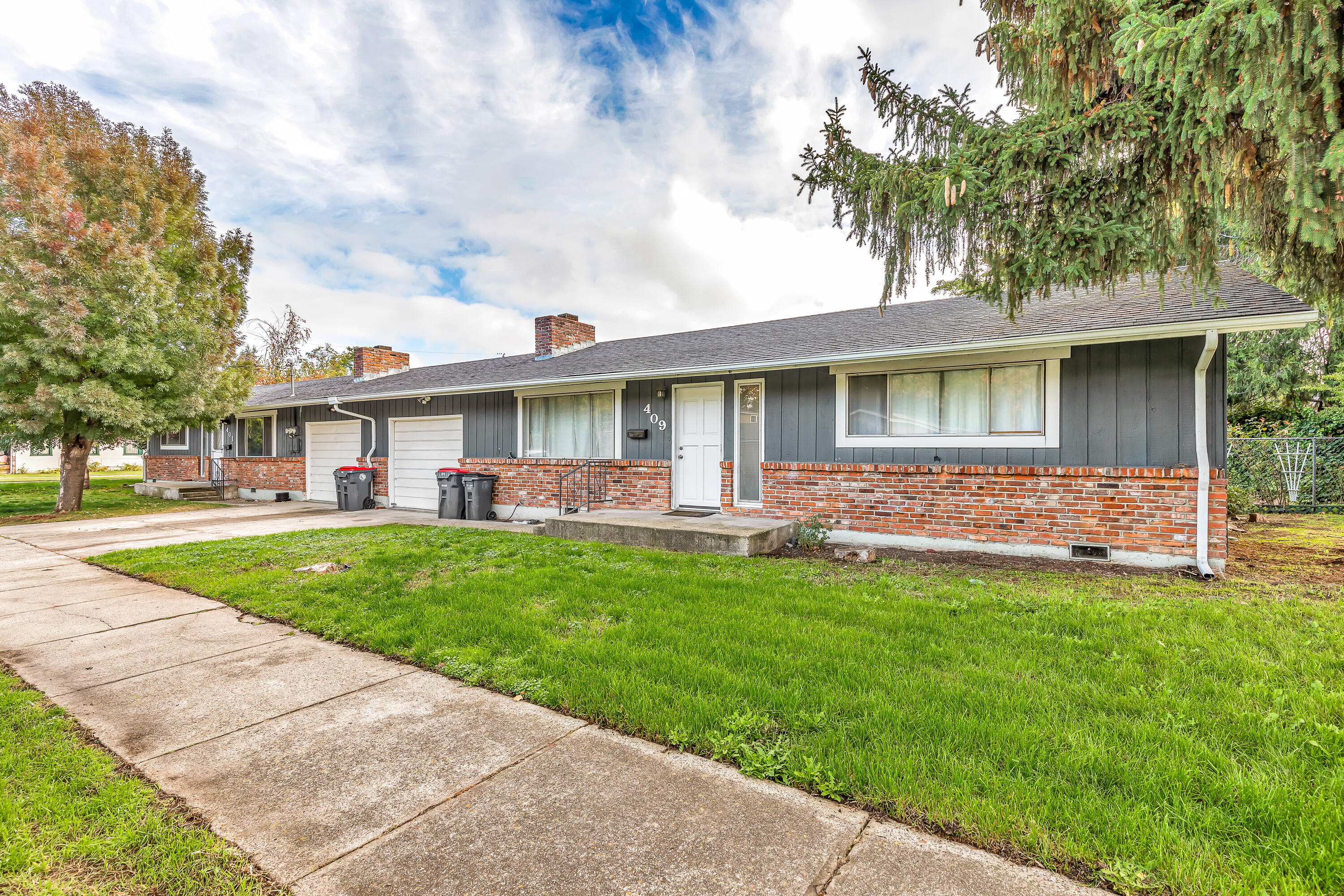 Charming, well-maintained duplex with laminate hardwoods throughout. Open concept with two spacious bedrooms in both units and one car garage. Great location and move-in ready condition. Must see!