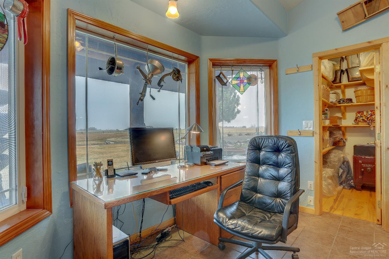 CLAJ - Land
