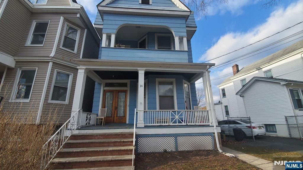 Renovated 3BR apartment on 2nd flr of a home with close access to Watsessing Station and GSP/280. Updated kitchen with stainless steel appliances incl. dishwasher and microwave. Master bedroom features a nook perfect for a WFH station and a balcony which is ideal for area to enjoy outdoors without leaving your home. Downtown Bloomfield is minutes away along with a newly built splash park and new restaurants around town. Storage and laundry in basement at no additional fee. On street parking. Pets are welcomed too.