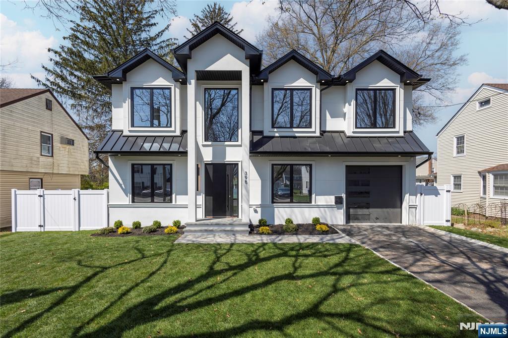Spring has Sprung on Hickory, Ave. REAPEX proudly presents another masterclass stunner by the powerhouse duo Avant Developers & Arizi Designs. The impeccable modern finishes and natural color palette, blend the old world with the new. 5 Beds, 5 Baths, an abundance of closet space, open layout basement, flat spacious yard, this home has it all. When searching for a new build, go with the proven track record. Schedule an appointment today.