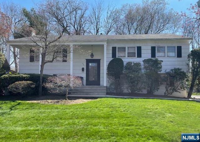 Large B/L located in Royal Gardens area, Large property on Cul de Sac. Bring your builders. Excellent opportunity. All negotiations through L/B as per sellers rep. Sold as is condition- Buyer responsible for C/O.