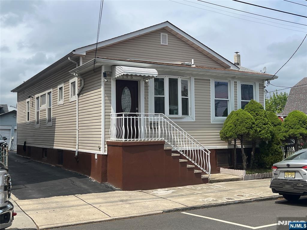 Rach Style home well keep , great location in Kearny w Finish Basement, Full Bath and extra 4 Rooms. Master Bedroom 10 X 20, w Porch and spacious back yard. 2 Car garage plus driveway. Do not miss the opportunity. Easy to Show. Please no SHOWING TIME