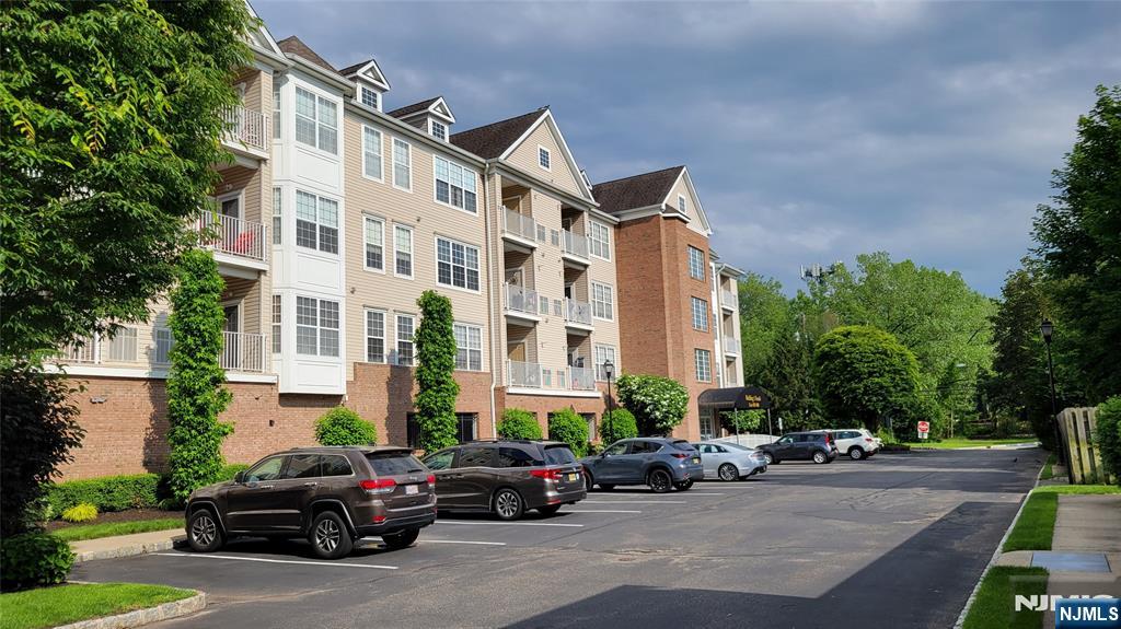 Prime location! This is a gorgeous, 1-bedroom, very spacious unit just waiting for you! Bright and sunny, this unit boasts a modern kitchen, trendy bathroom, spacious living/dining room combo with access to balcony, and bedroom with access to balcony as well! The unit includes one car parking space in the garage and laundry inside the unit! Additionally, in a beautiful common area, there is a clubhouse, swimming pool, and library. Public transportation is within walking distance, and major highways are close by. Shopping, restaurants, parks, and many other amenities nearby are just a bonus! Call today! This won't last.